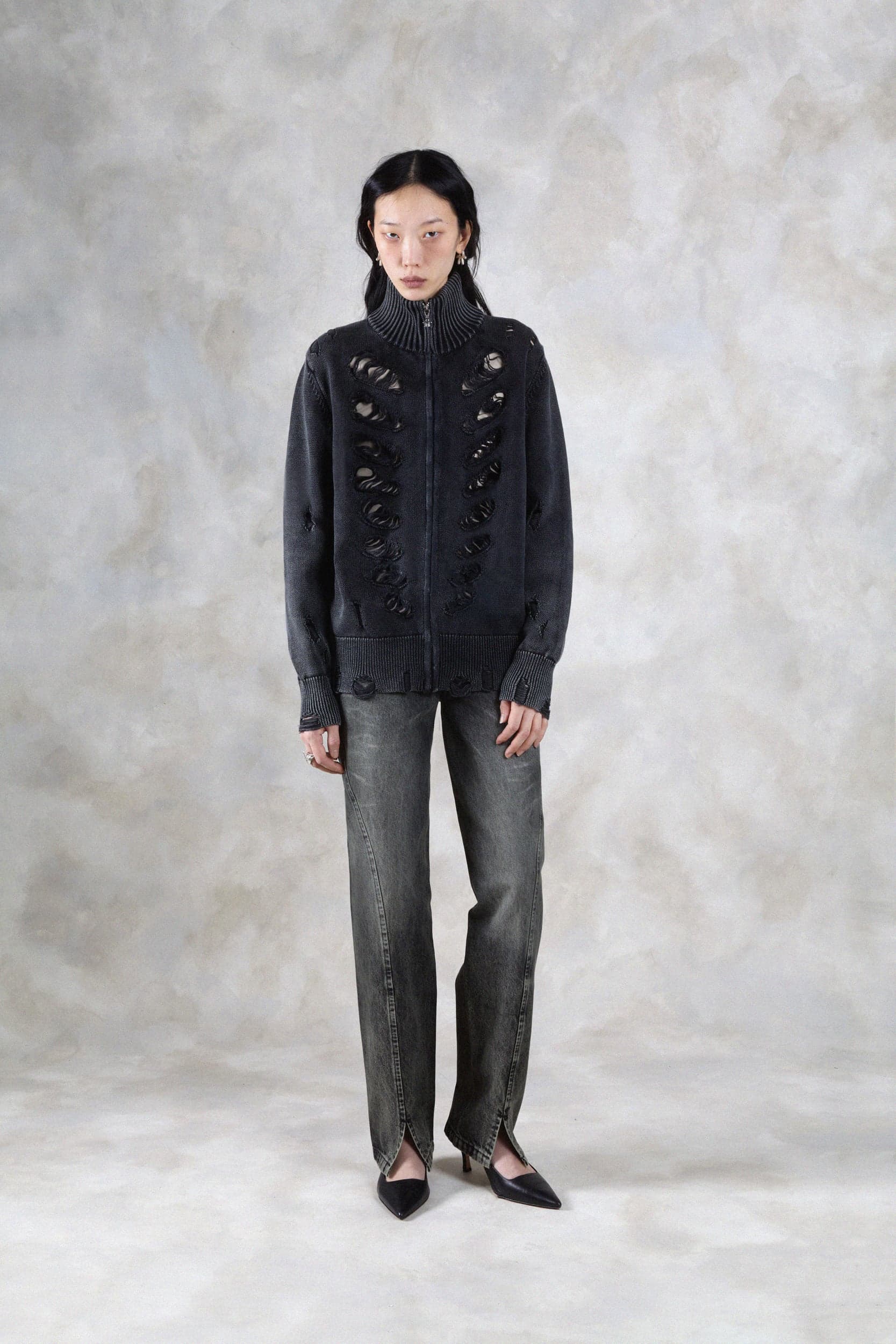1350_99009b305b-avavav_fw26_lookbook_f26_knt_2_kale_zip_knit_sweater_black1723-mega