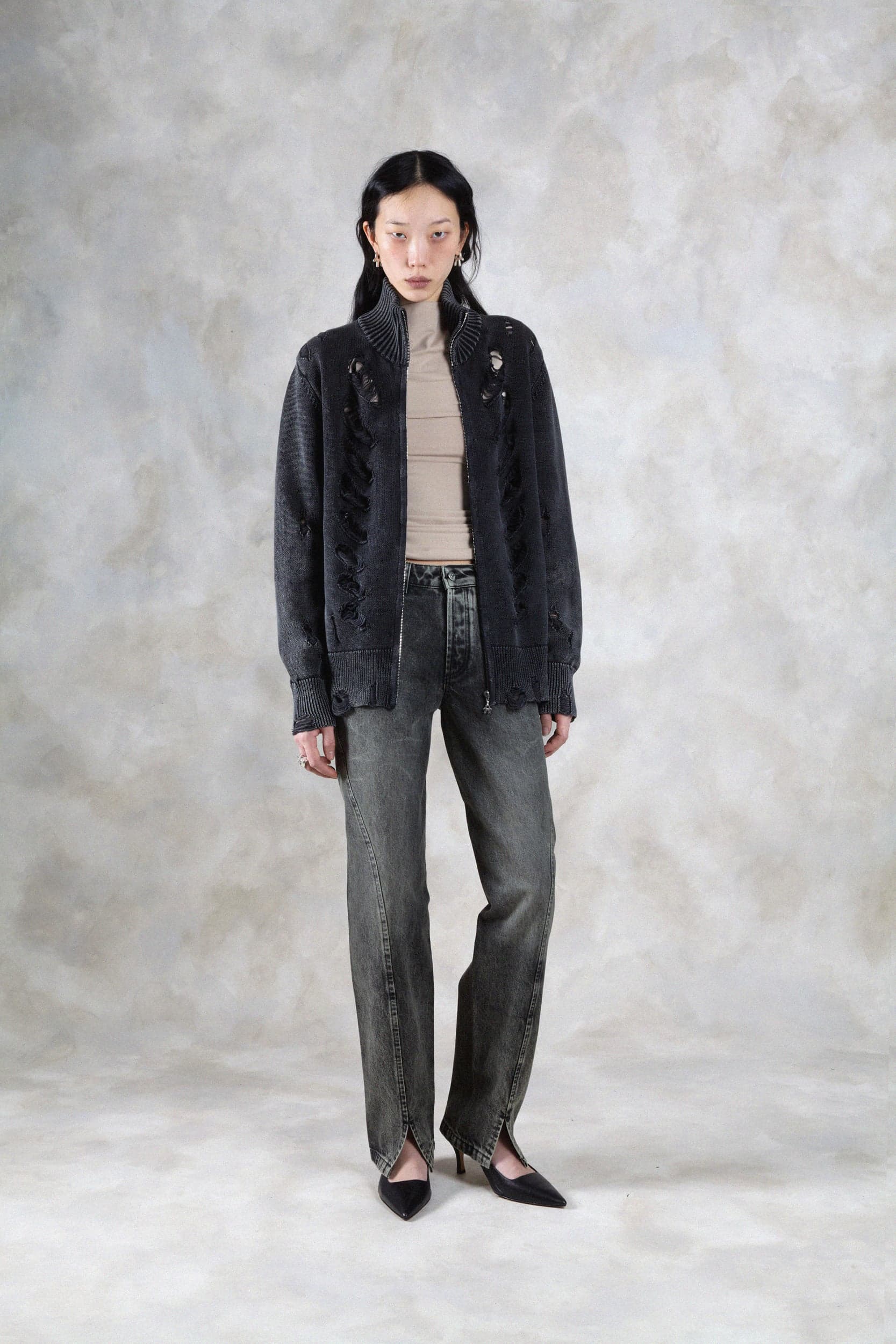 1350_f3e5b10cbf-avavav_fw26_lookbook_f26_knt_2_kale_zip_knit_sweater_black1751-mega