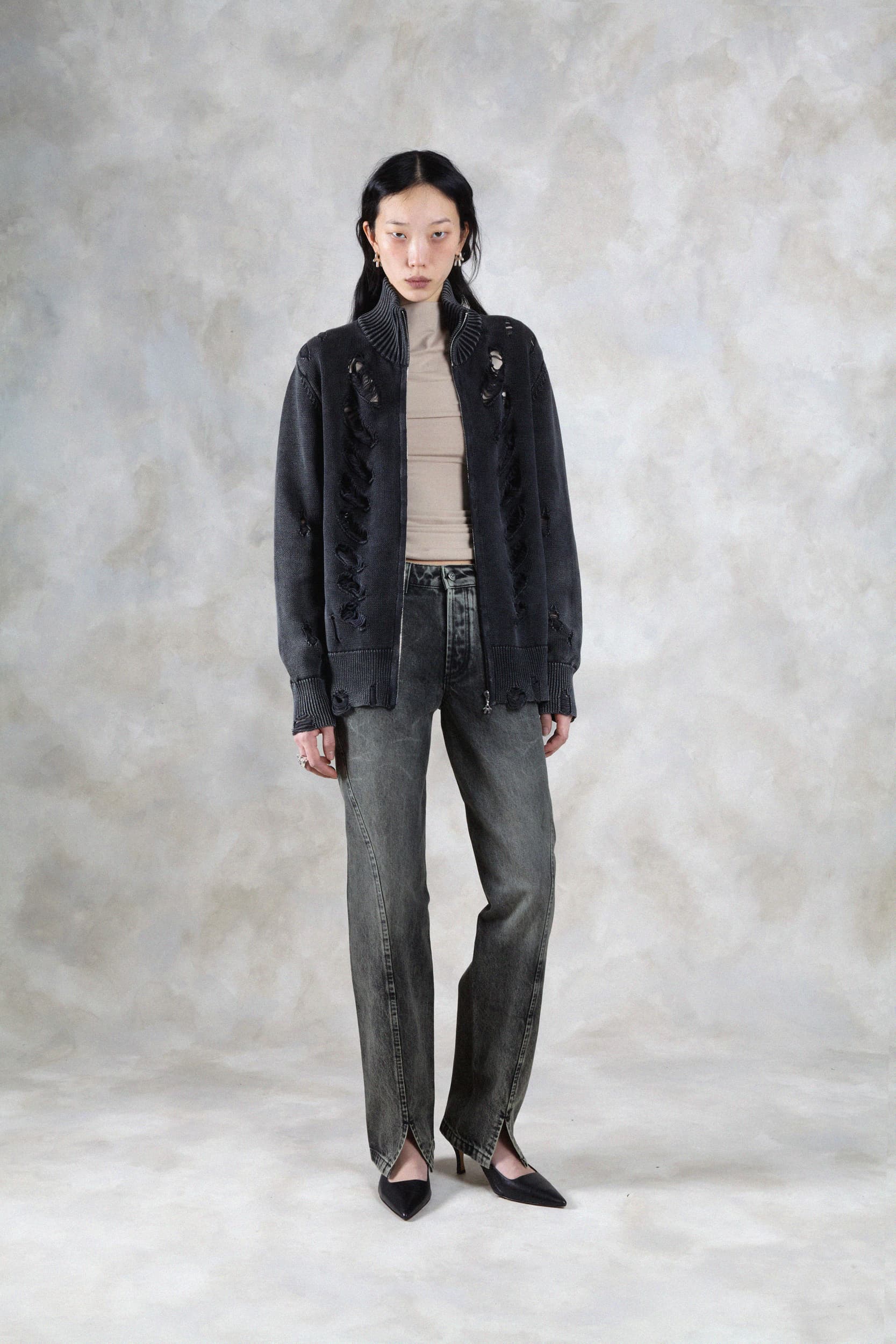 1361_a4b0cc9f00-avavav_fw26_lookbook_f26_knt_2_kale_zip_knit_sweater_black1751-mega