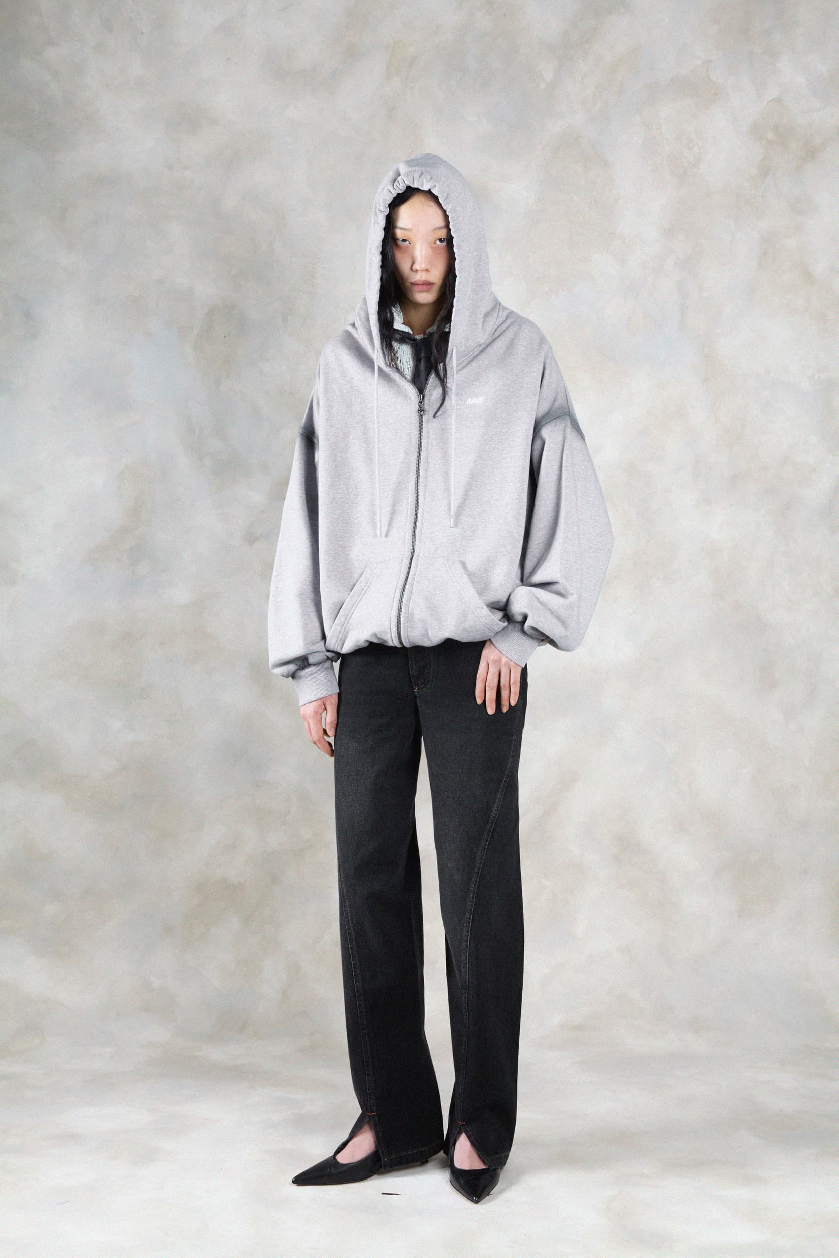 1362_b6dd6634e6-avavav_fw26_lookbook_f26_hod_23_tim_av_logo_zip_hoodie_grey0057-copy-mega