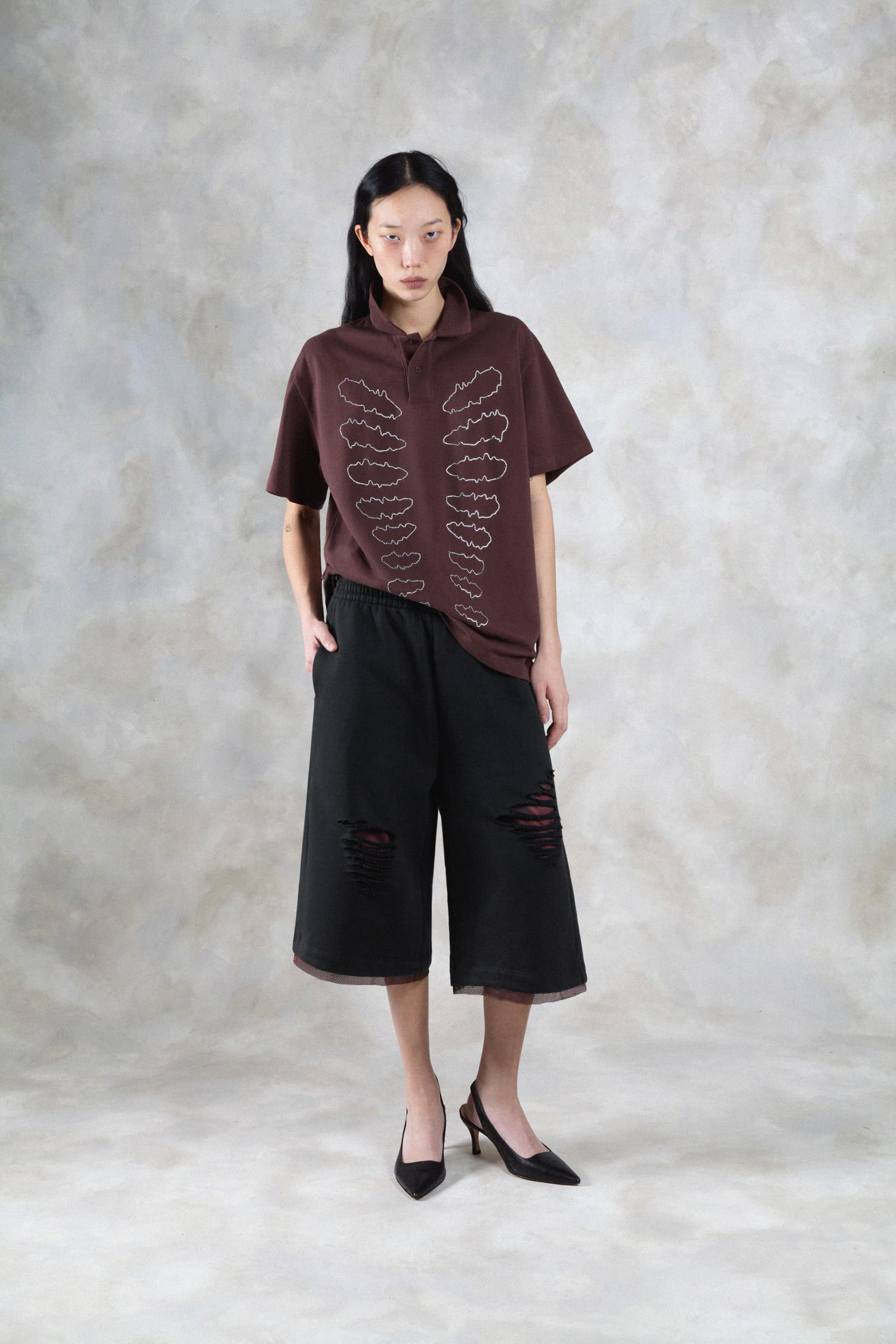 1365_144c1f0173-avavav_fw26_lookbook_f26_srt_18_allan_av_logo_cut_out_sweatpant_black1999-copy-mega