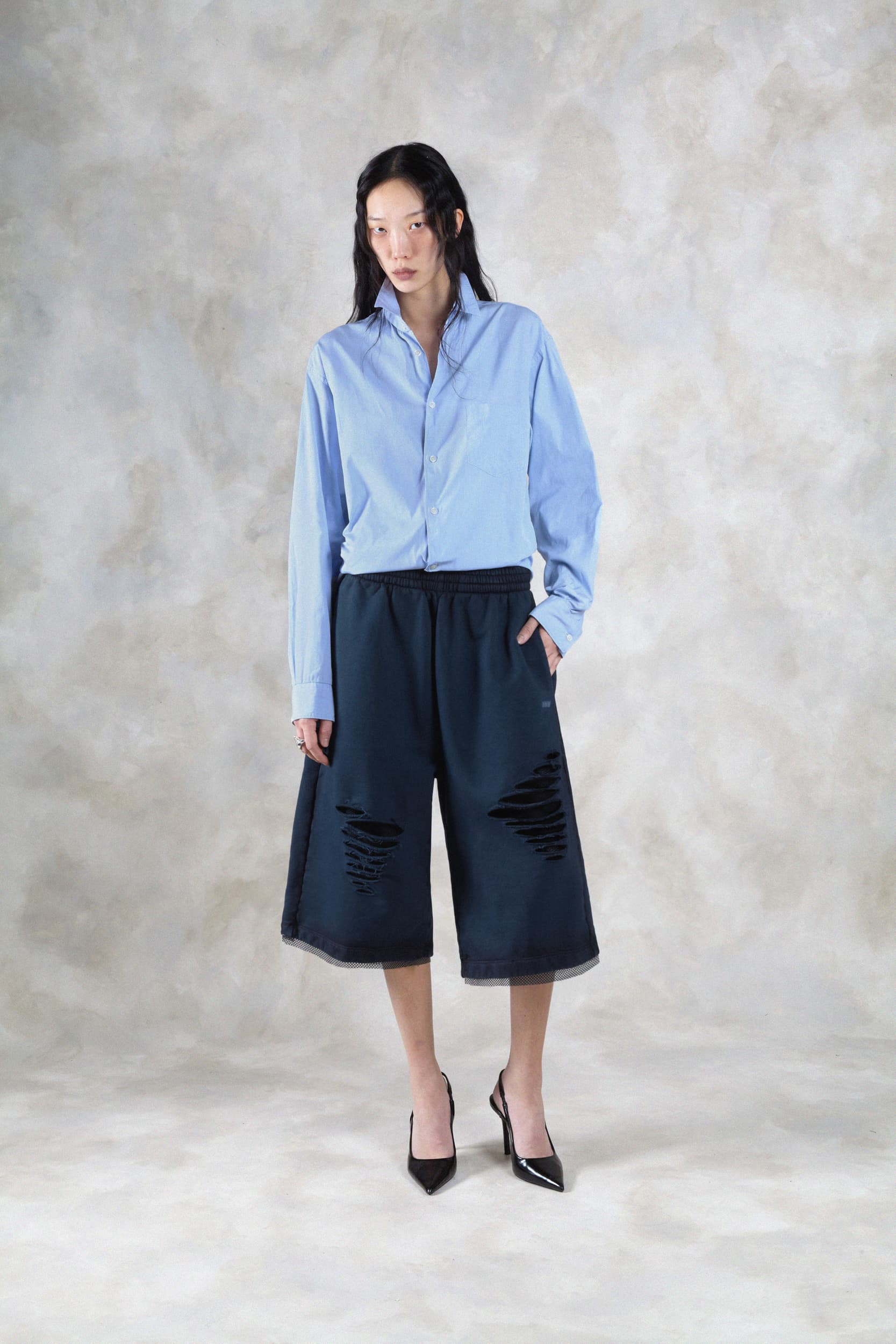 1365_452f427de3-avavav_fw26_lookbook_f26_srt_18_allan_av_logo_cut_out_sweatpant_blue2065-copy-mega
