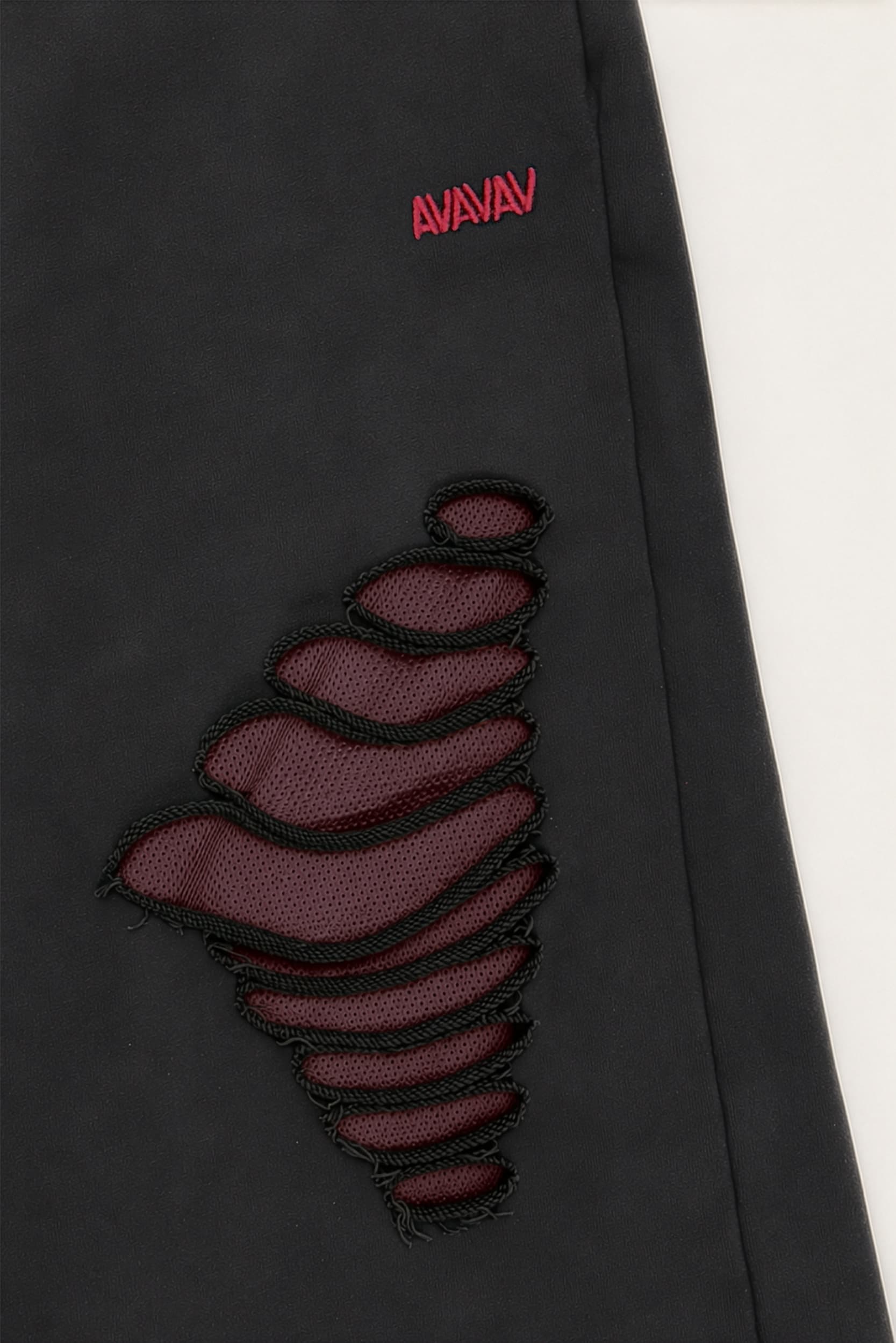 1365_5f2df974af-f26-srt-1365_black_detail_2-mega