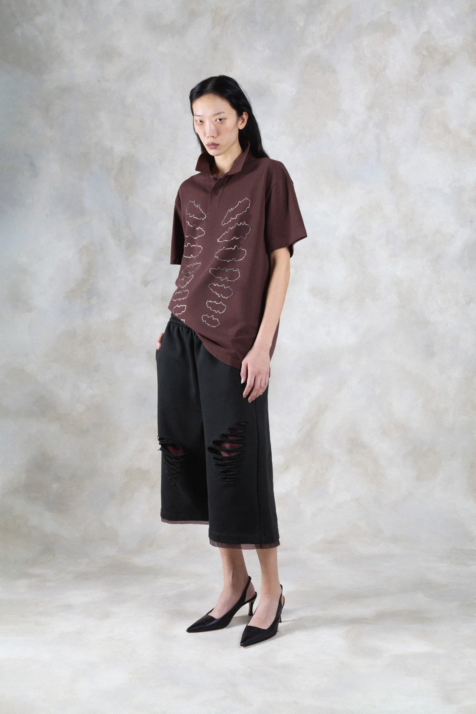 1365_7bf642e027-avavav_fw26_lookbook_f26_srt_18_allan_av_logo_cut_out_sweatpant_black2037-copy-mega