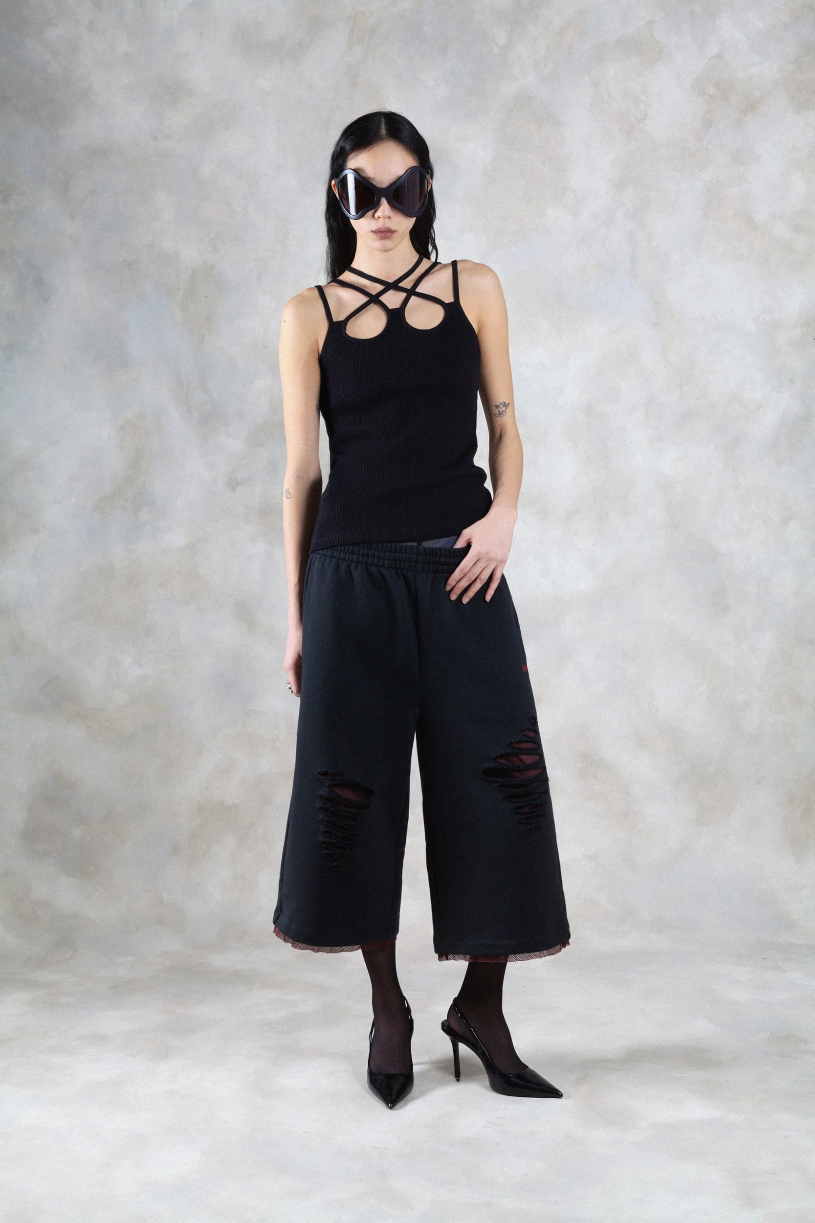 1365_9b8d243262-avavav_fw26_lookbook_f26_top_47_tova_strap_top_black1961-mega