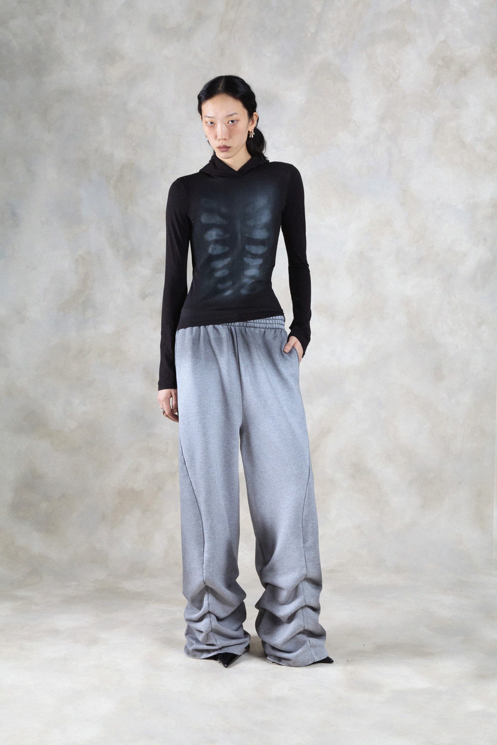 1366_9be6395748-avavav_fw26_lookbook_f26_top_30_theresa_xray_base_layer_black1775-mega