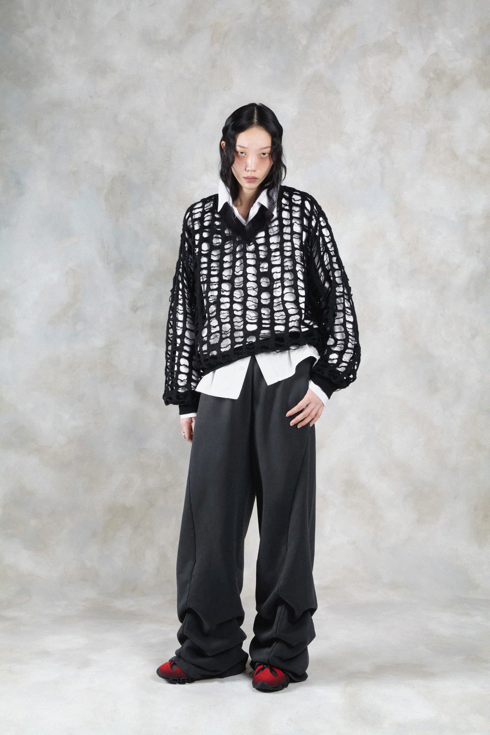 1367_51b4a03767-avavav_fw26_lookbook_f26_swt_39_samuel_cut_out_knit_sweater_black0255-mega