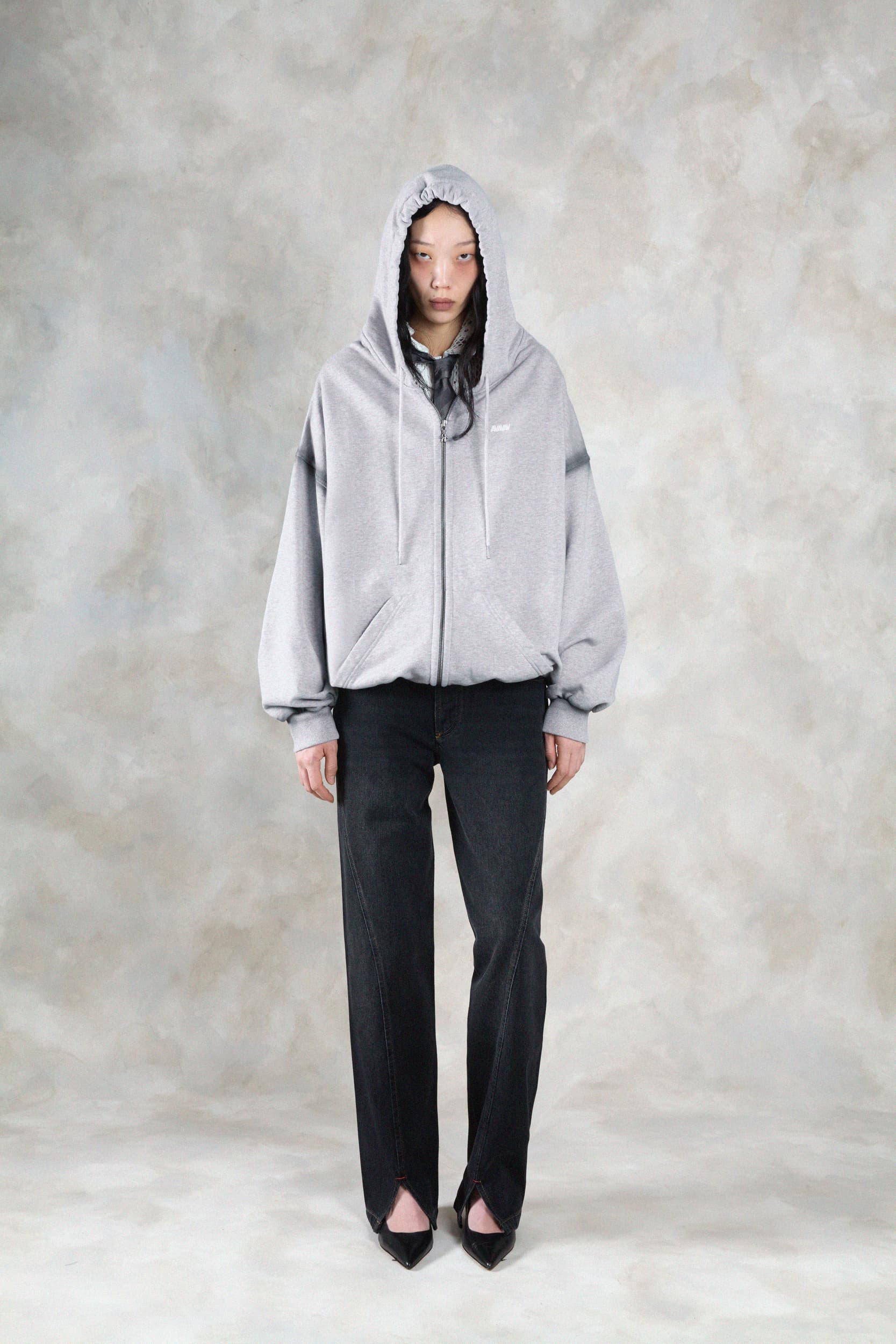 1369_b84beab67b-avavav_fw26_lookbook_f26_hod_23_tim_av_logo_zip_hoodie_grey0031-copy-mega