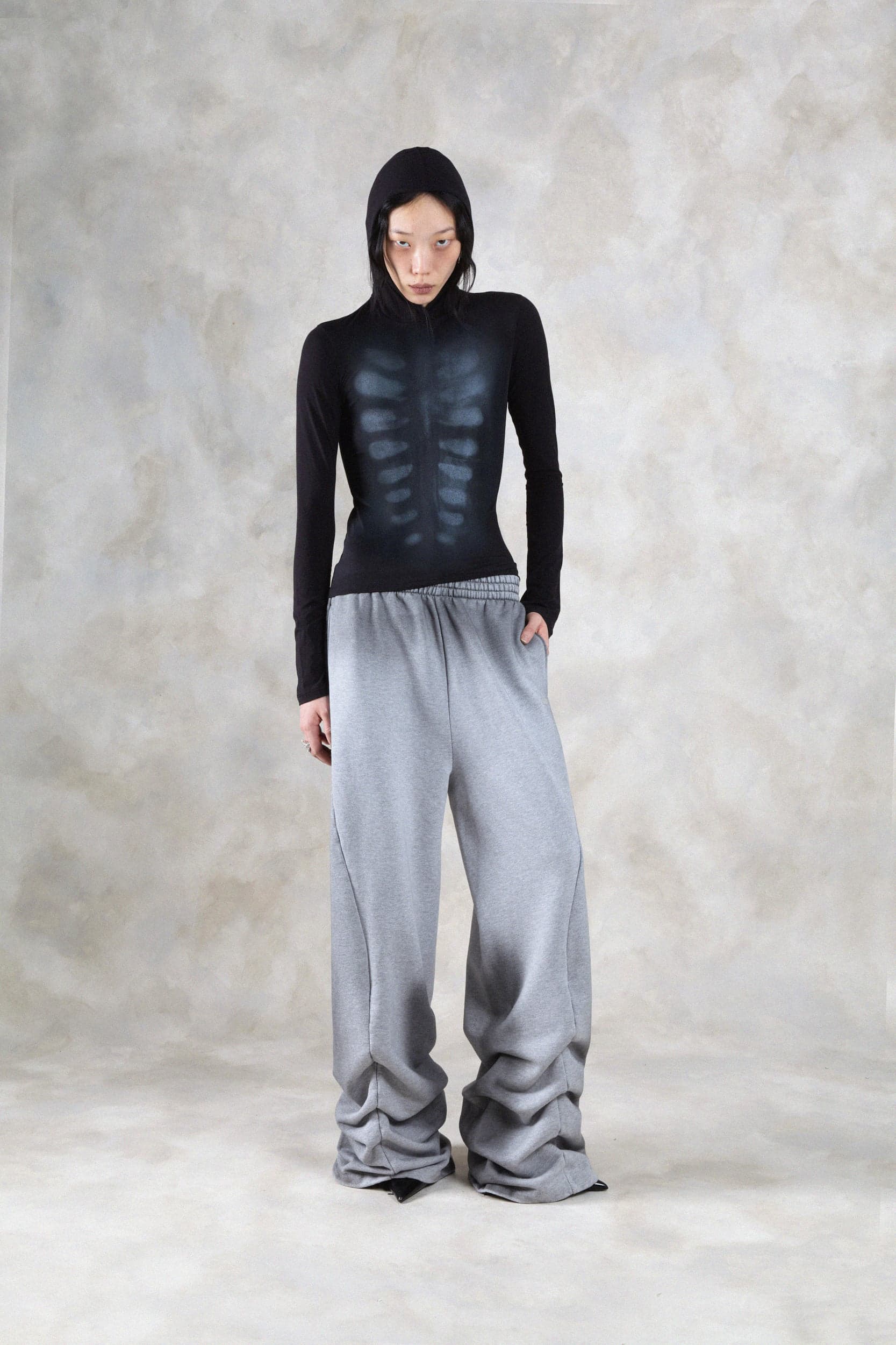 1375_5e532d524b-avavav_fw26_lookbook_f26_top_30_theresa_xray_base_layer_black1821-mega