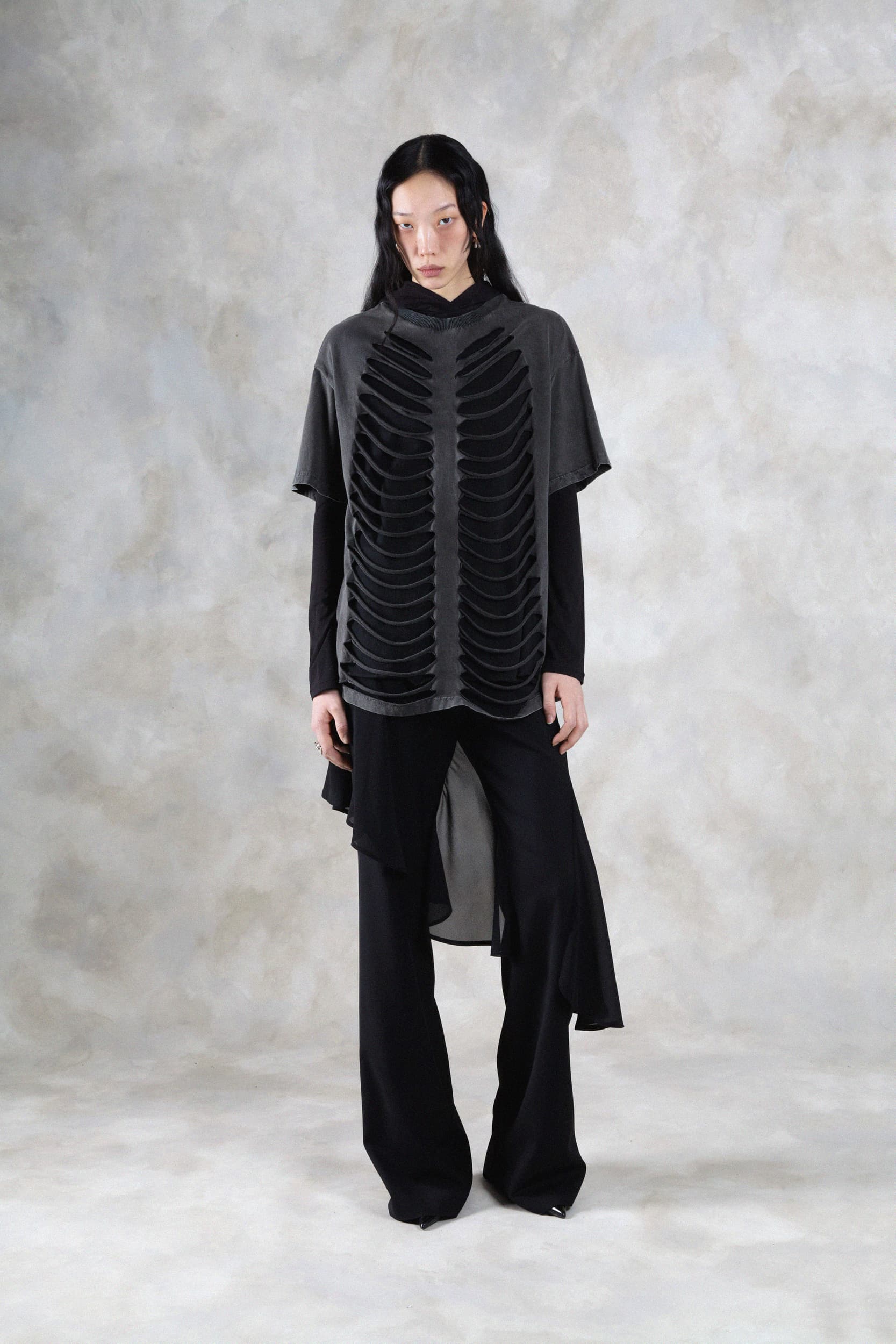1389_0a754d5f3d-avavav_fw26_lookbook_f26_tsh_45_tiger_cut_out_double_layer_tshirt_black1333-mega