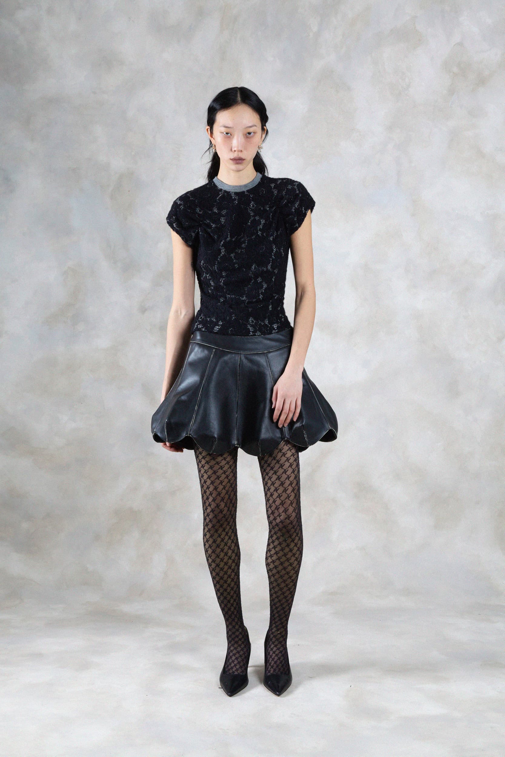 1392_1404423463-avavav_fw26_lookbook_f26_skt_46_kornelia_larva_leather_skirt_black1581-copy-mega