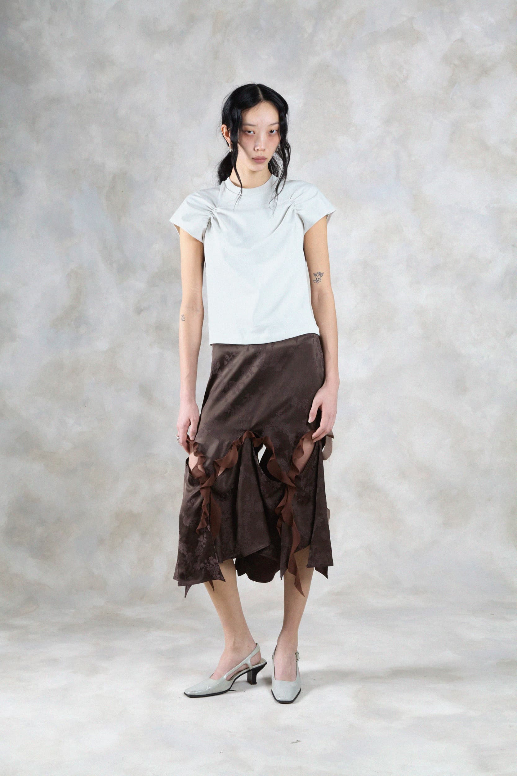 1393_363c69aa4f-avavav_fw26_lookbook_f26_tsh_55_tintin_pleated_tshirt_white1253-copy-mega