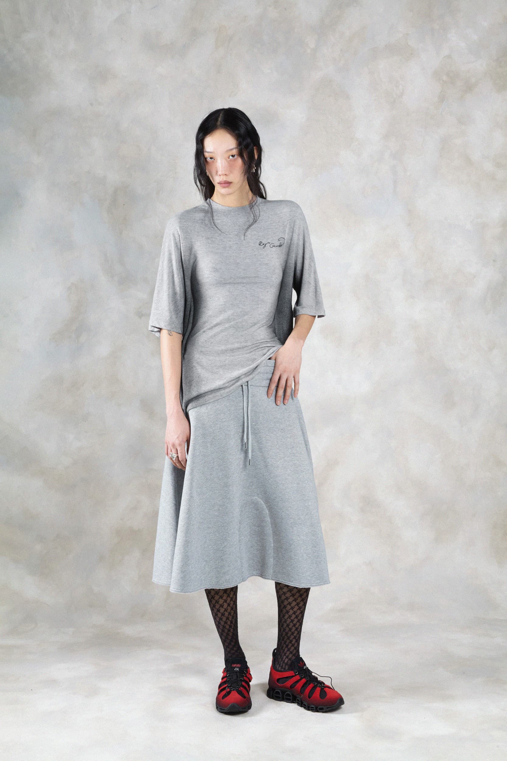 1396_ede103d925-avavav_fw26_lookbook_f26_tsh_49_tuli_vacuum_top_grey0667-mega
