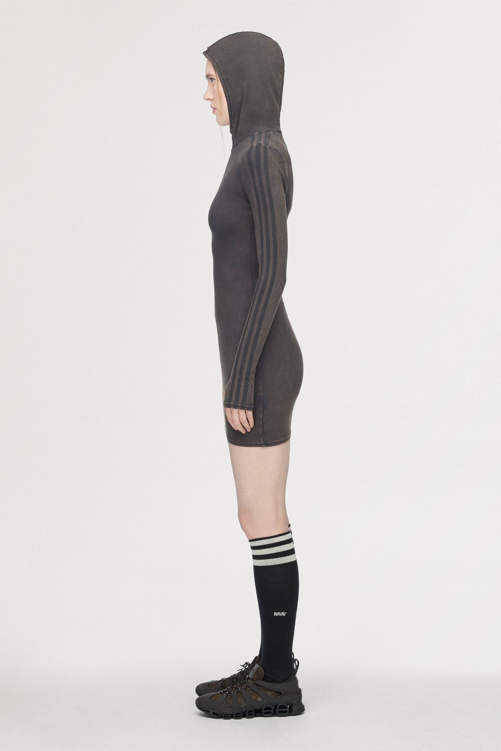 1412_f7b1a2a44a-kf4975_sid_model_ecom-mega