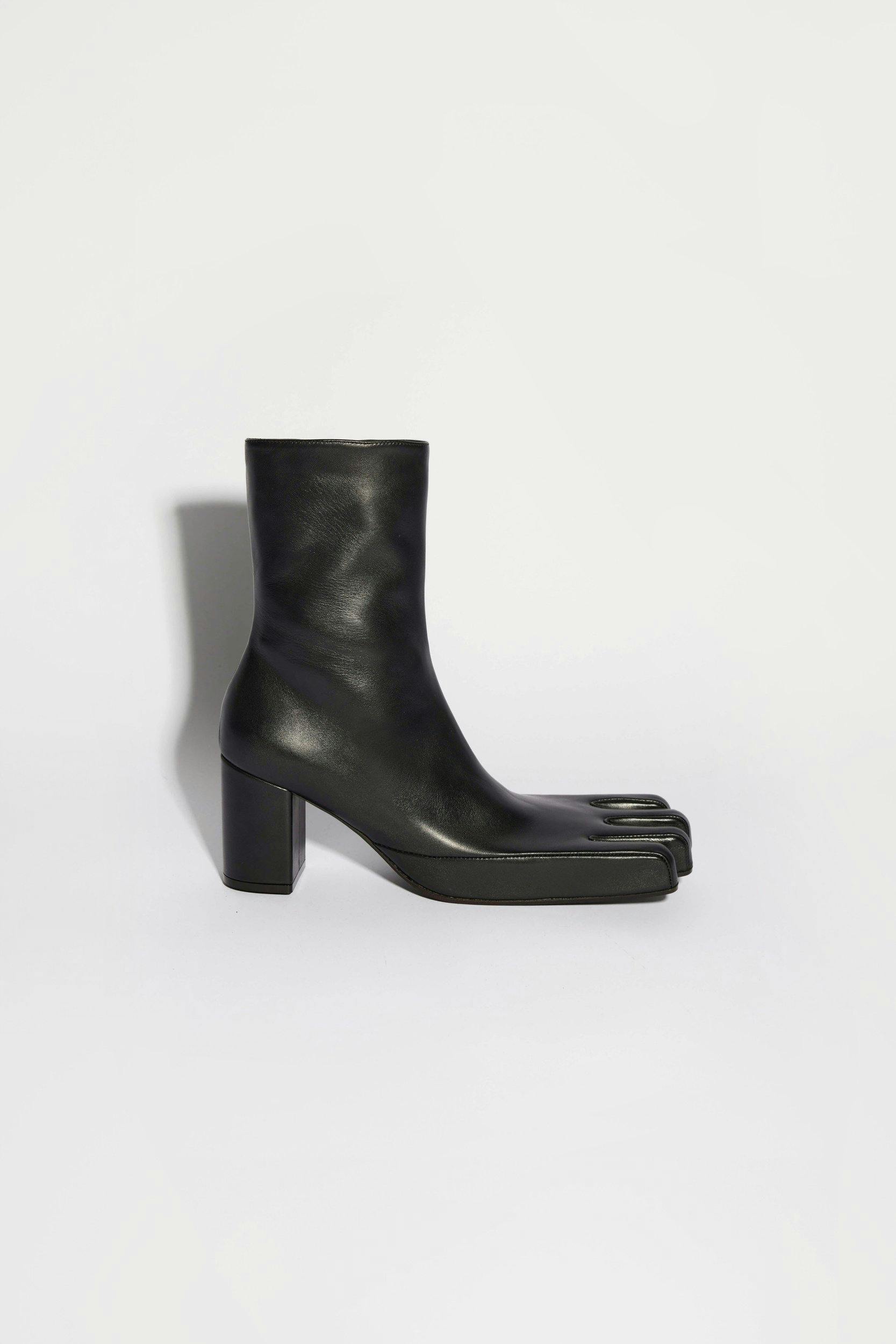 Finger ankle boots