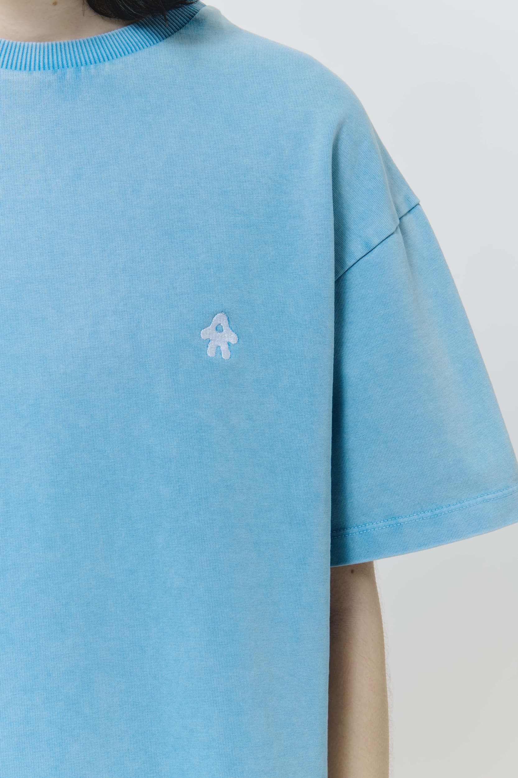 305_63525092fb-logo_tshirt_blue_womens_ss25_avavav_0506-kopia-mega