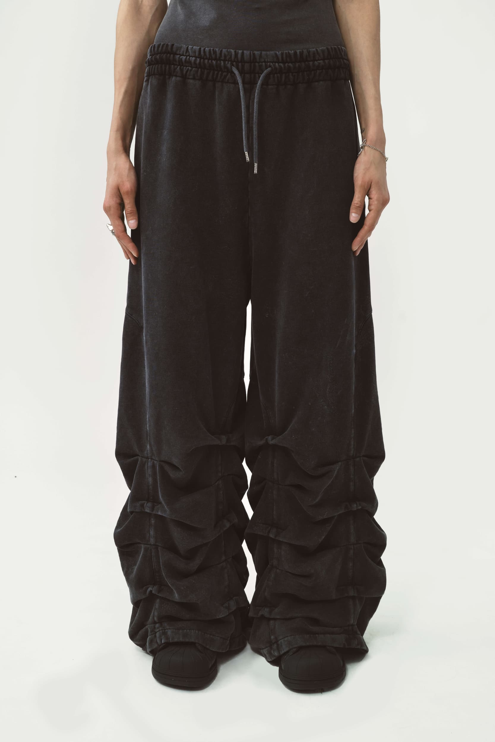 352_cb81c6e4ef-poppy-track-pants_black-mega