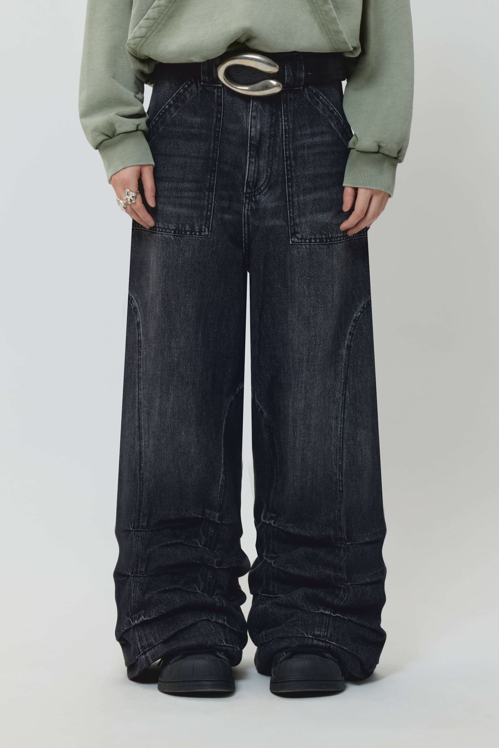 358_07b894b99a-smocked_detaled_jeans_black_womens_ss25_avavav_0598-kopia-mega