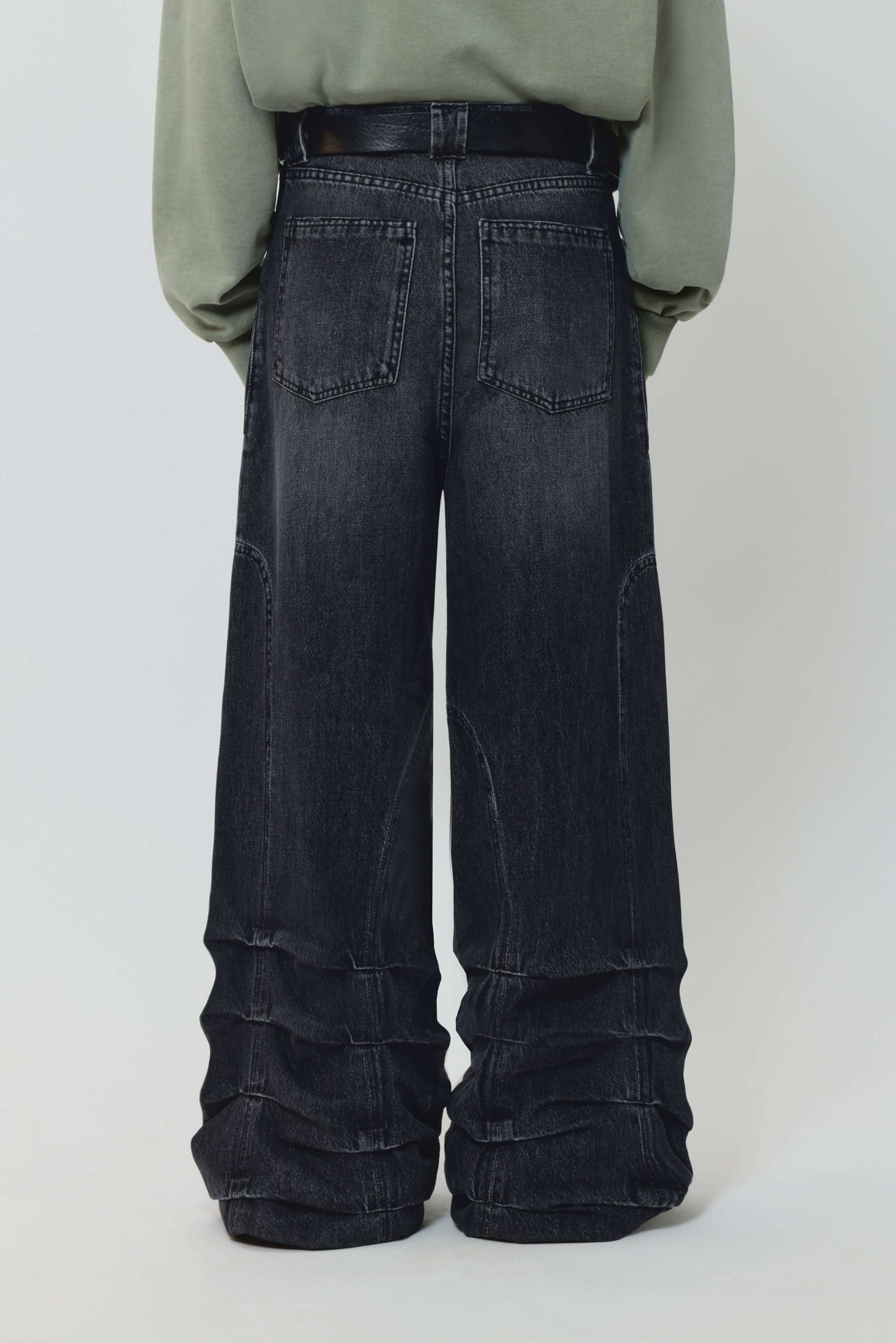 358_27215736a1-smocked_detaled_jeans_black_womens_ss25_avavav_0605-kopia-mega