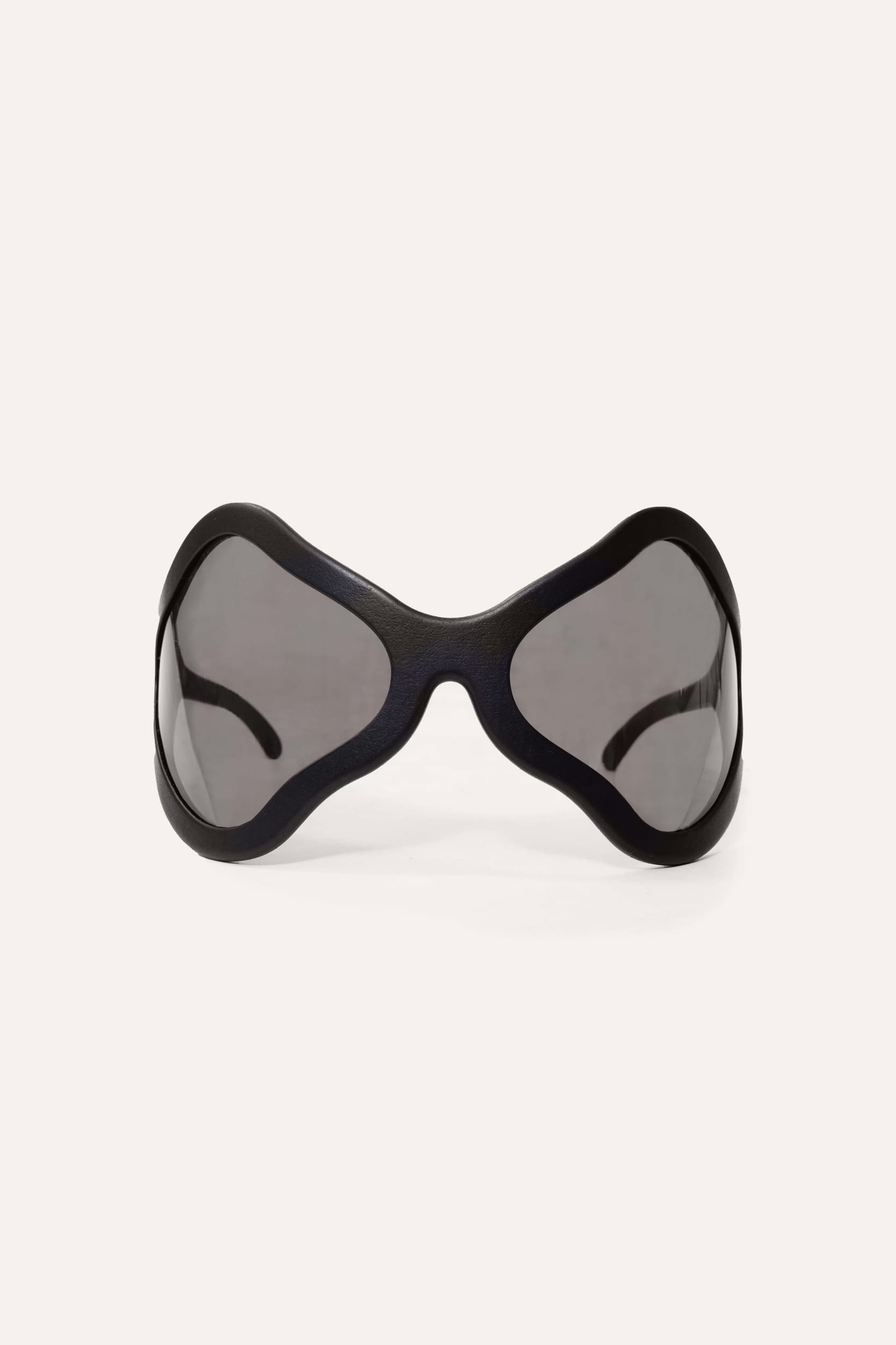 368_e31c9aaeb1-panda_sunglasses_black_fw24_avavav_updated-background-mega