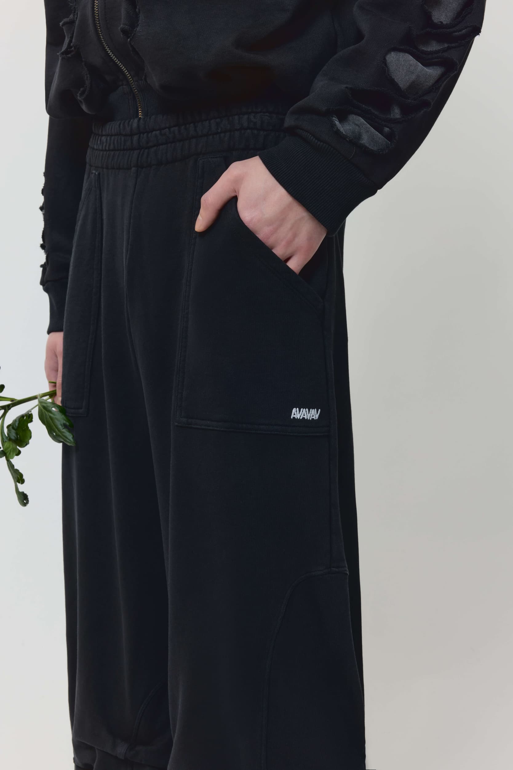 409_3c3a35b5ff-track_pants_black_men_ss25_avavav_0082-kopia-mega
