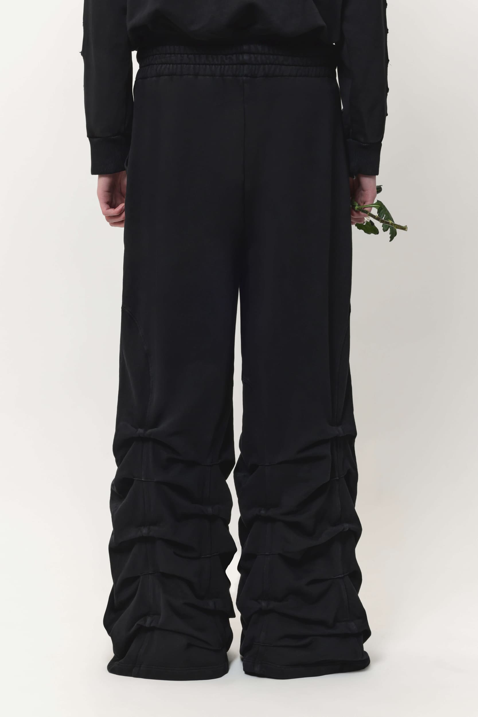 409_5a6c204f0c-track_pants_black_men_ss25_avavav_0071-kopia-mega