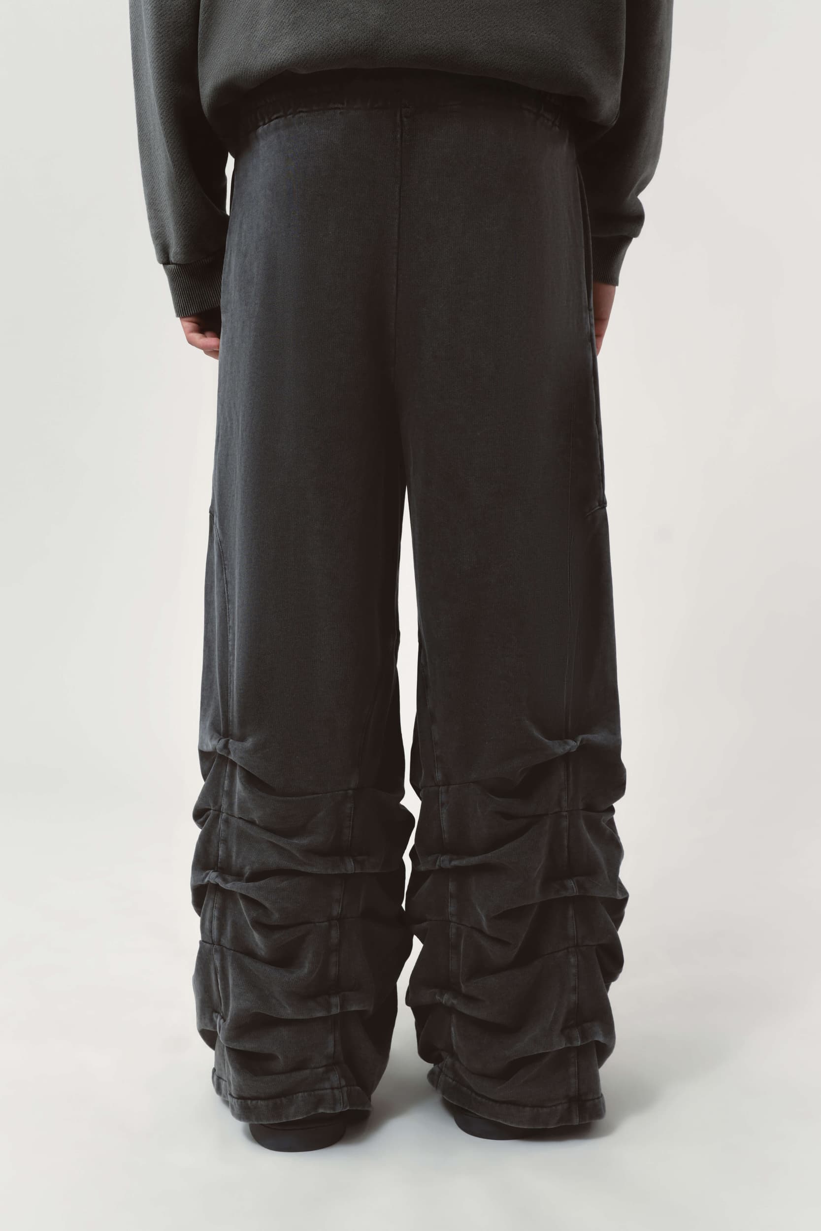 409_7a5e6e0171-poppy-track-pants_grey-3-mega