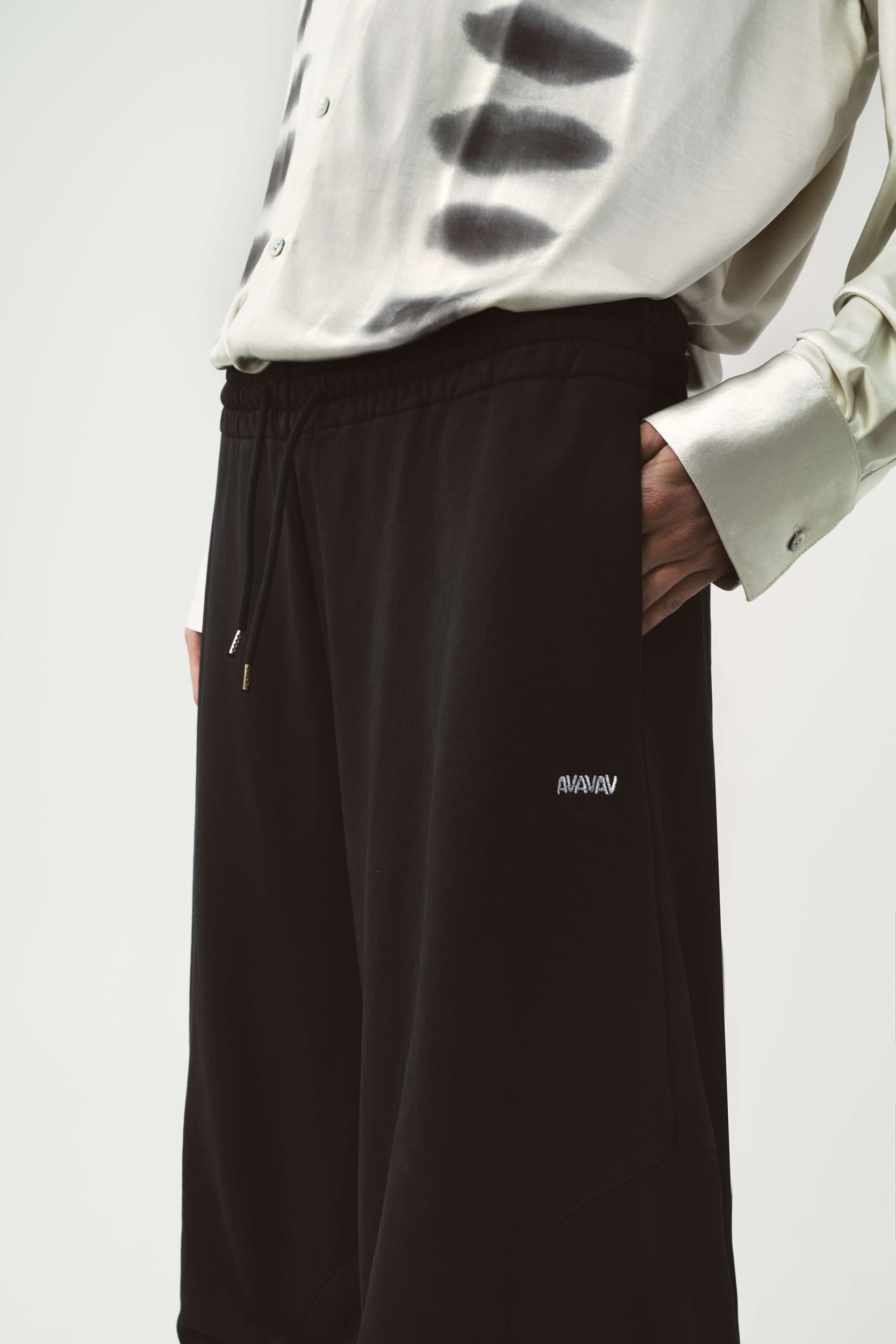 409_b4d26f1788-poppy-track-pants_black-solid-3-mega