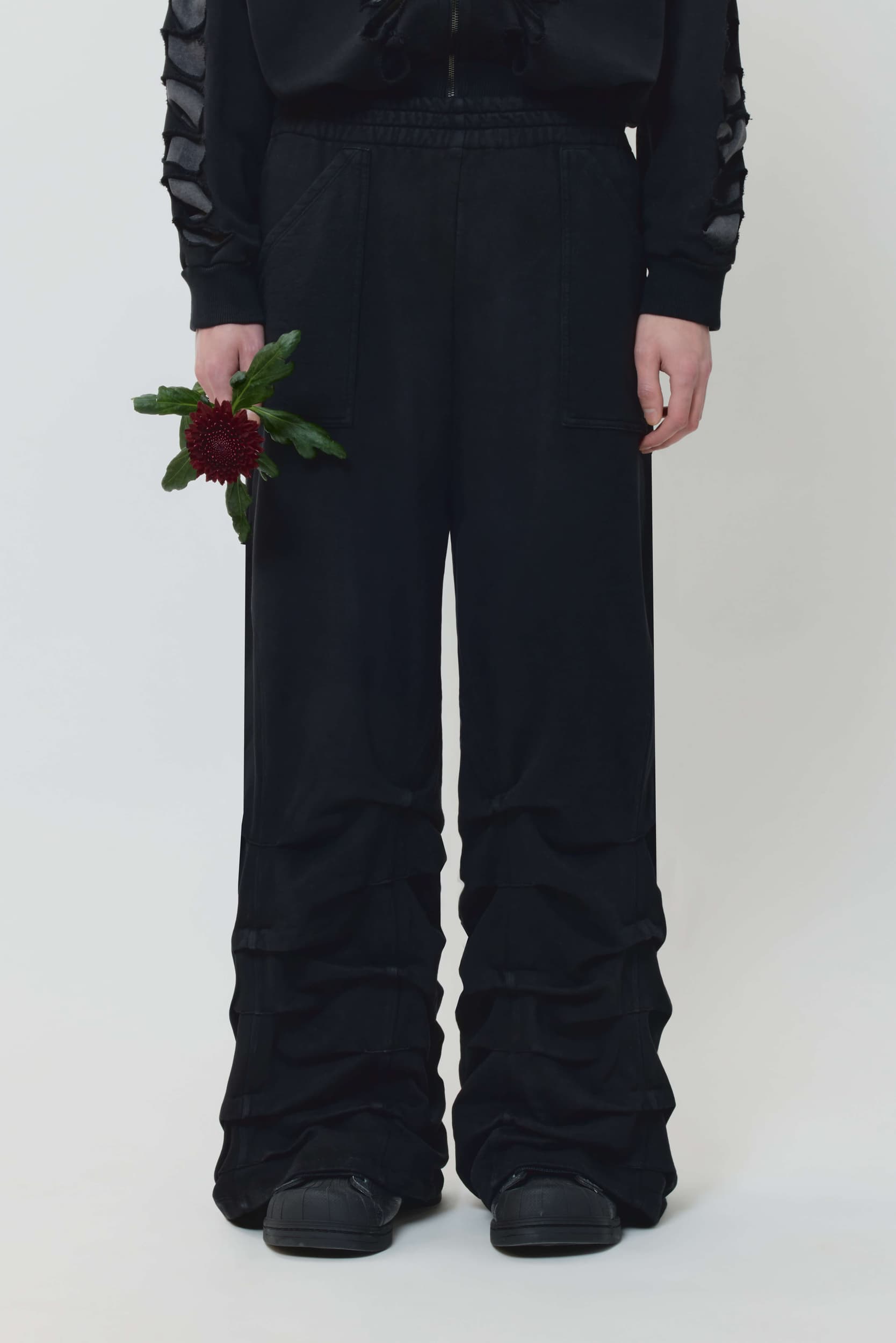 409_c265b0a0e1-track_pants_black_men_ss25_avavav_0078-kopia-mega