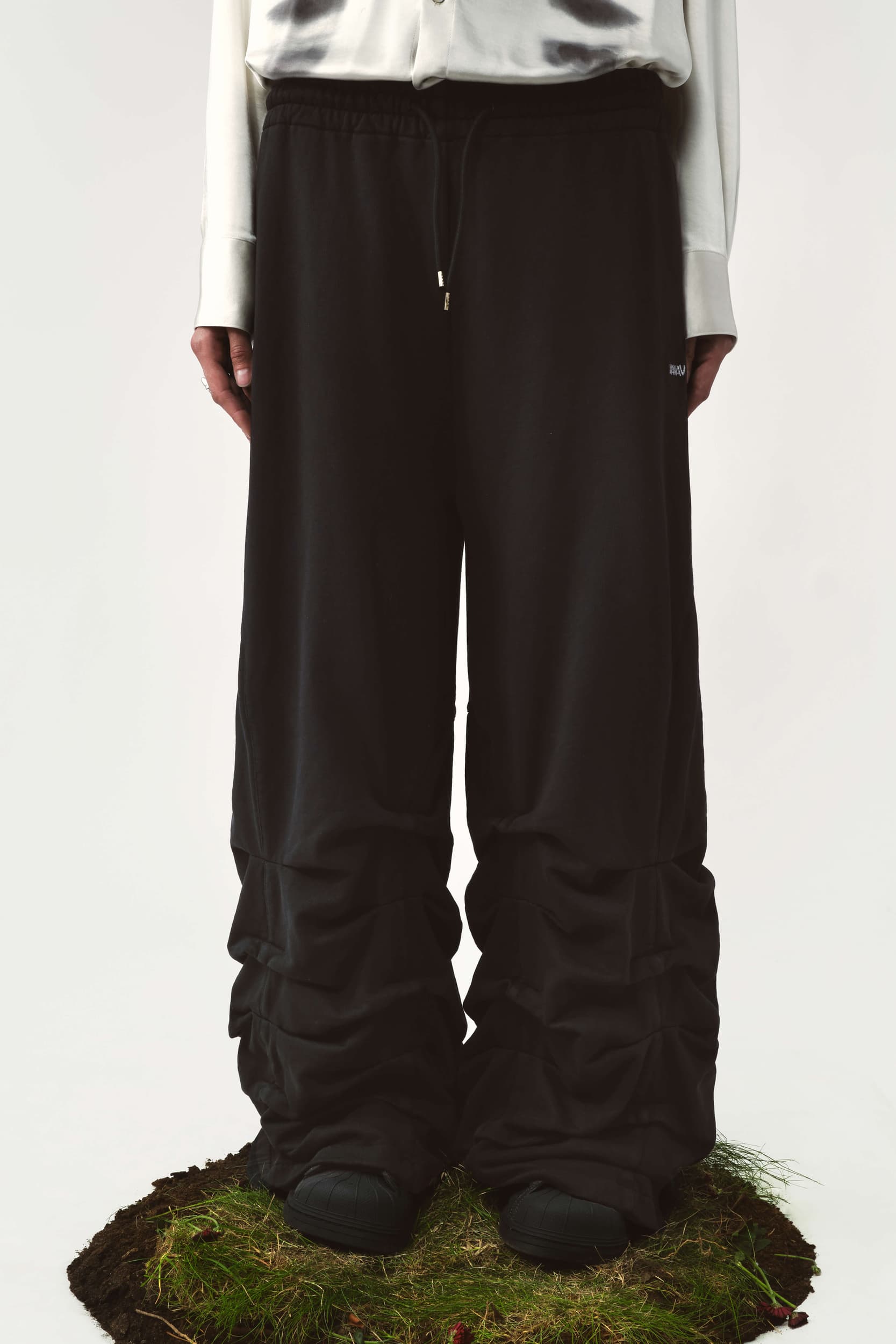 409_db4b49958d-poppy-track-pants_black-solid-2-mega