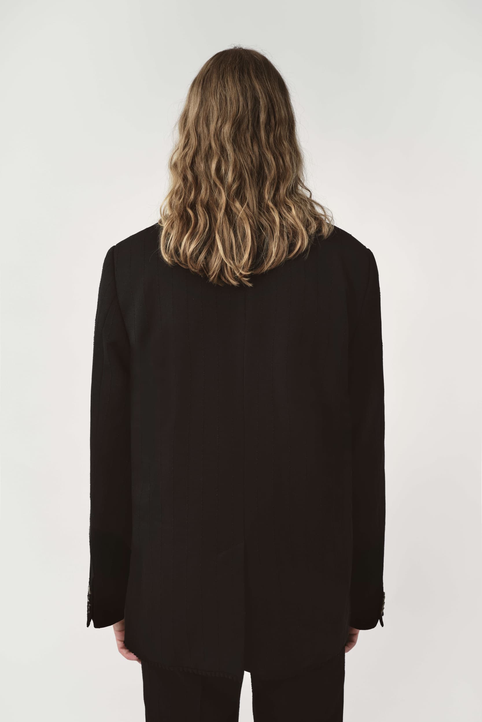 689_75b40a10b7-betty-pleated-blazer_black-18-mega