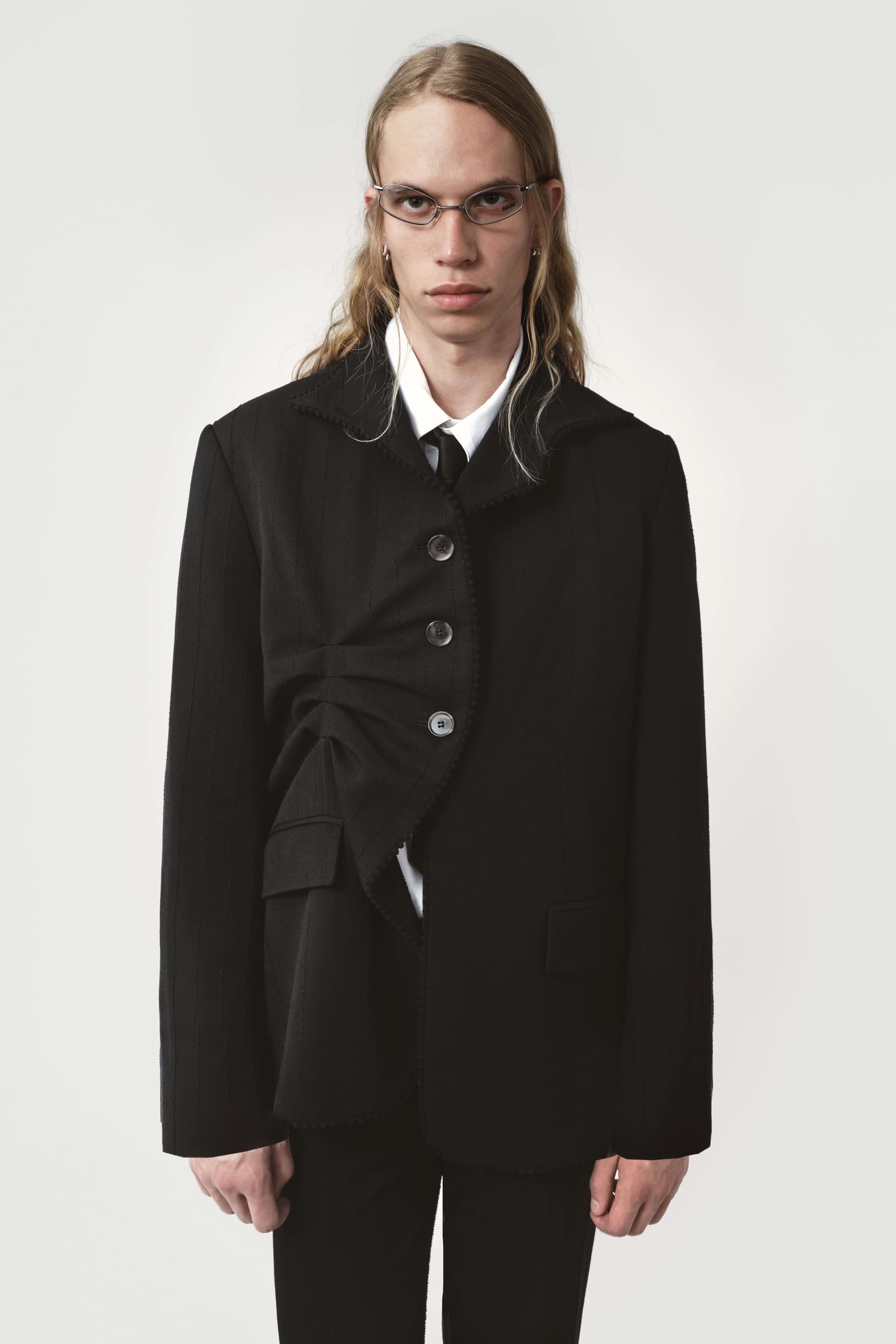 689_da1fa3c9b7-betty-pleated-blazer_black-12-mega