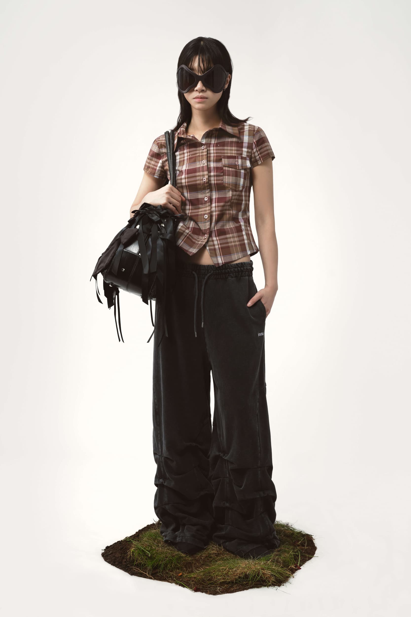 730_6487a9ca64-siri-shirt-shortsleeved_brown-2-mega