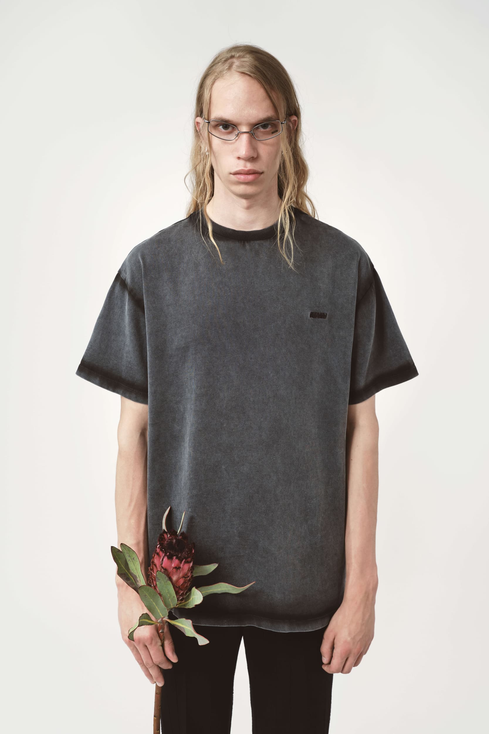 736_4e2c62173a-theo-t-shirt-av-logo_black-4-mega