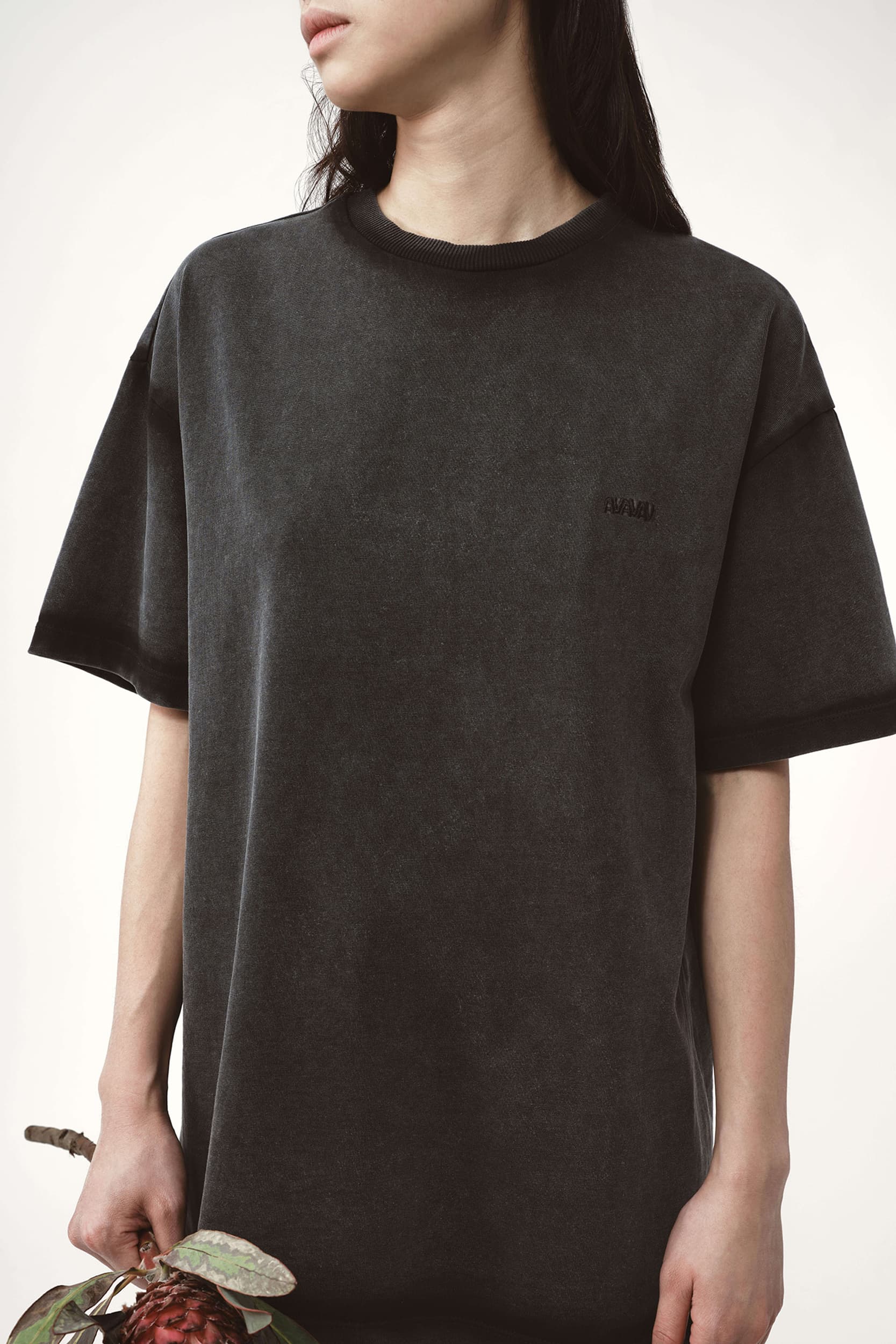 736_57a54a8588-theo-t-shirt-av-logo_black-3-mega
