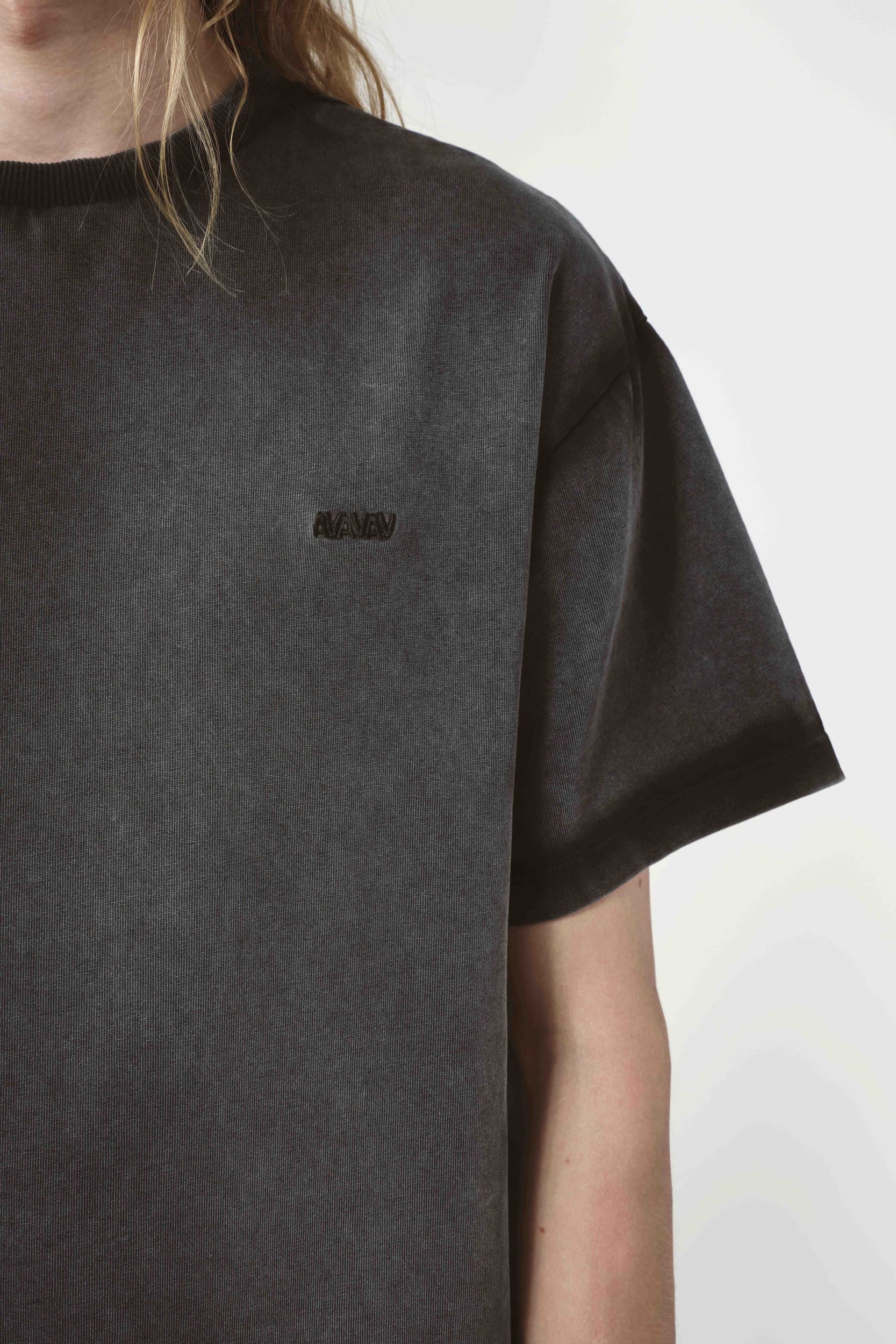 736_596994c169-theo-t-shirt-av-logo_black-5-mega