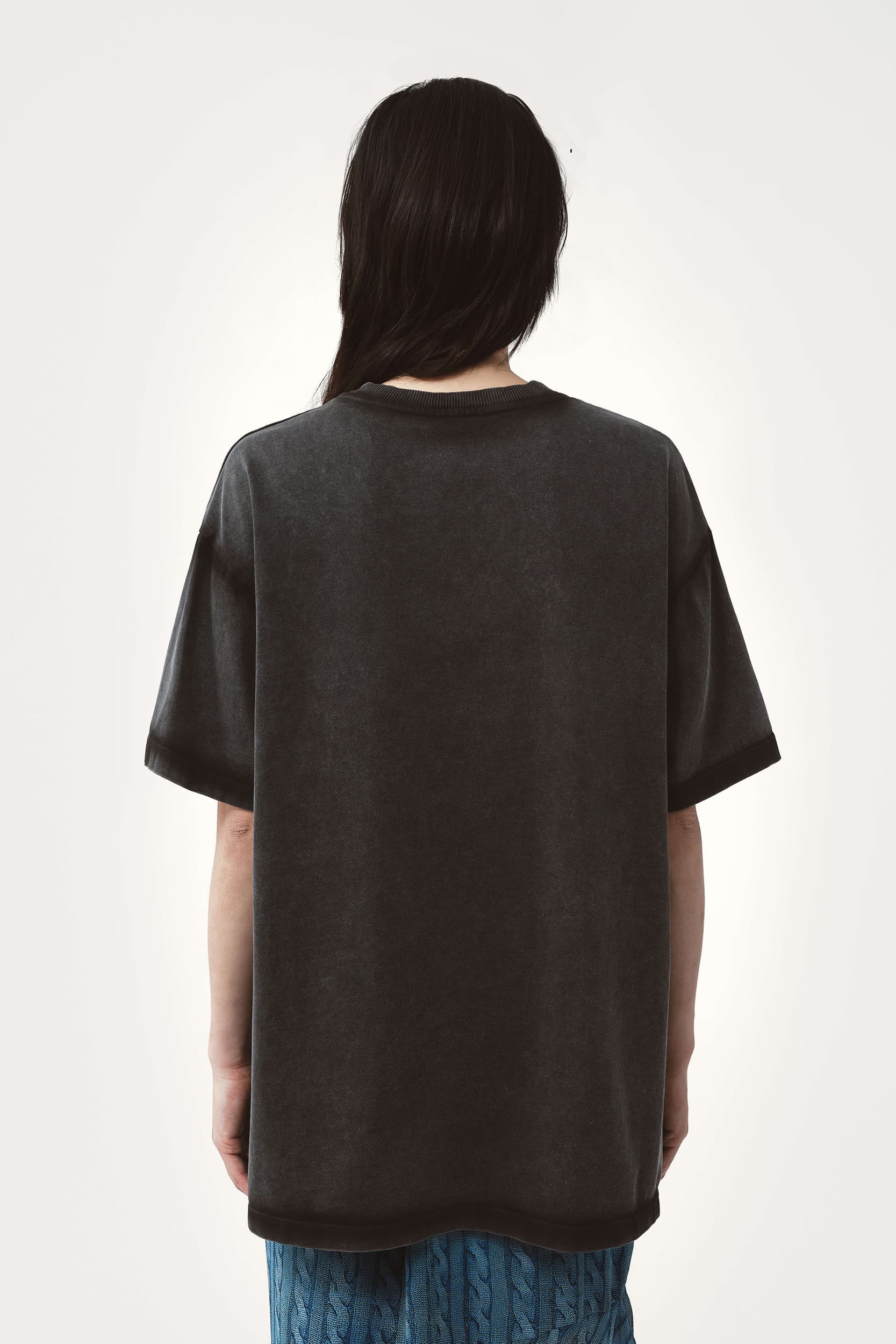 736_b379967f97-theo-t-shirt-av-logo_black-2-mega