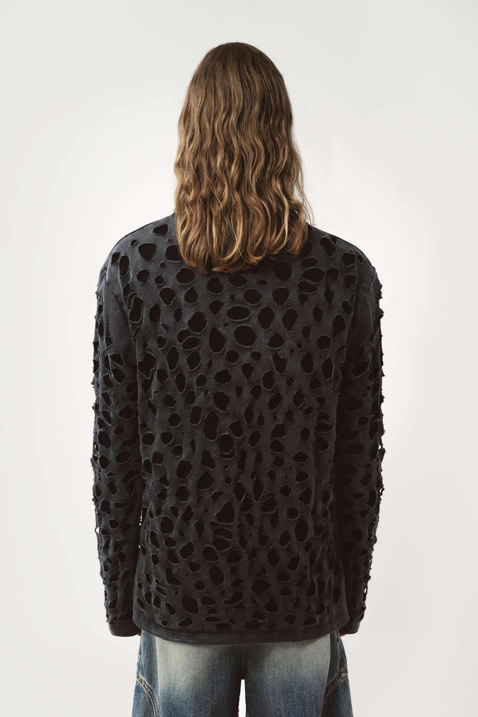 747_0351188e7a-tom-longsleeve-distressed-tshirt_black-12-mega