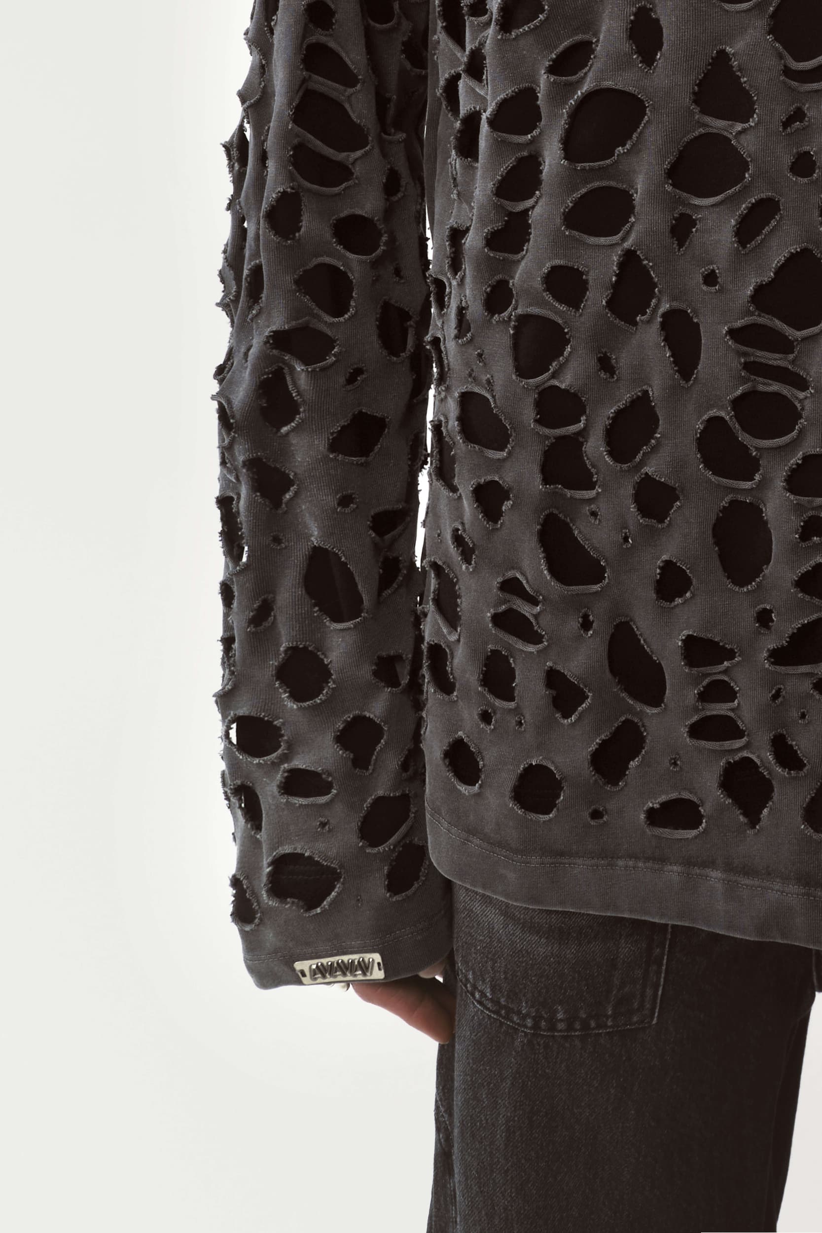 747_95d0e29b78-tom-longsleeve-distressed-tshirt_black-mega
