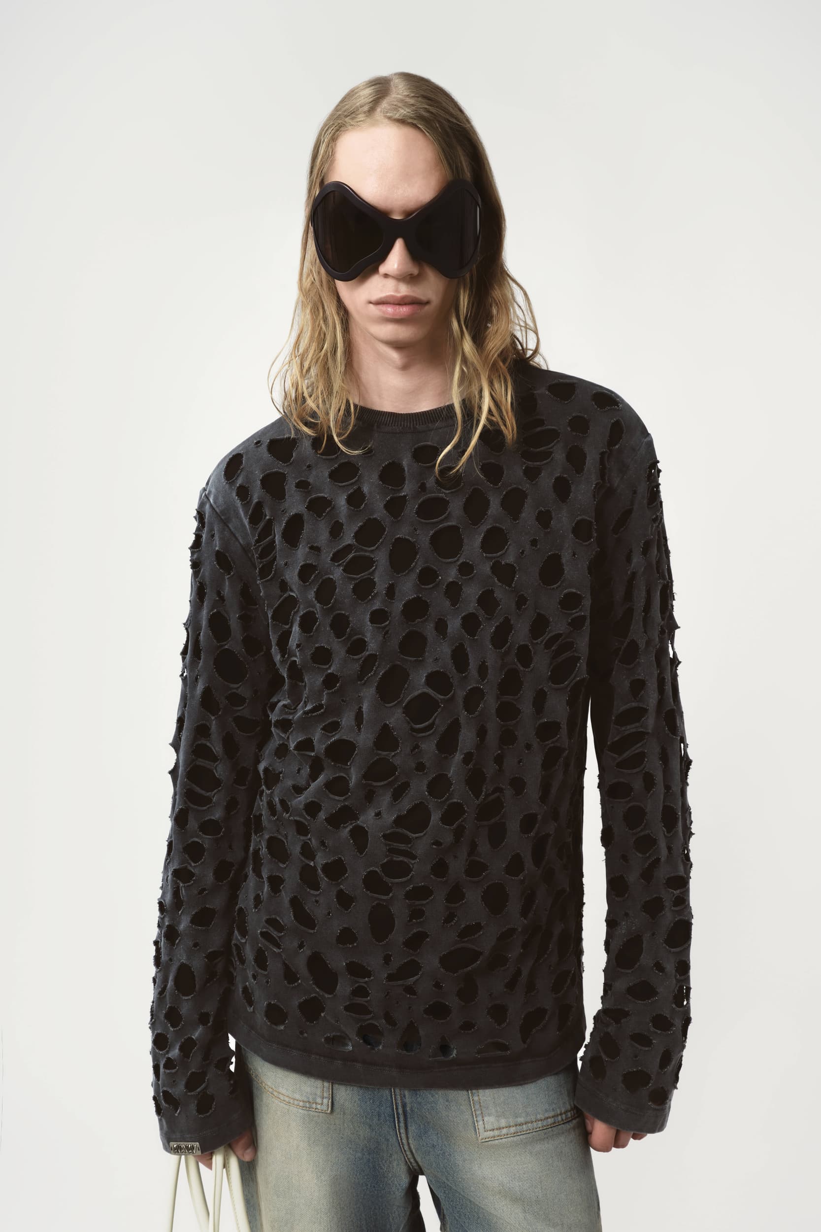 747_b34e85edd7-tom-longsleeve-distressed-tshirt_black-8-mega