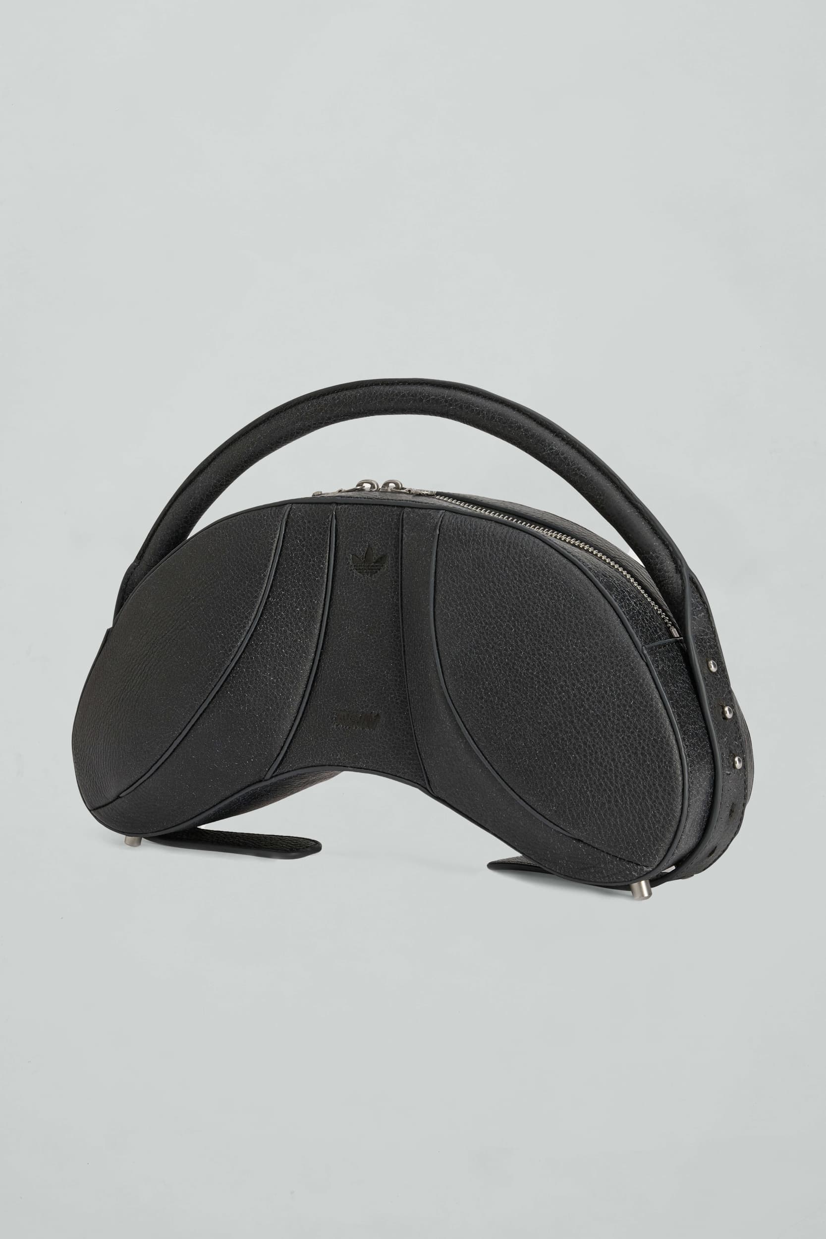 769_6ba9a2eb81-sculpted_handbag_adidas_originals_by_avavav_season_2-5-mega