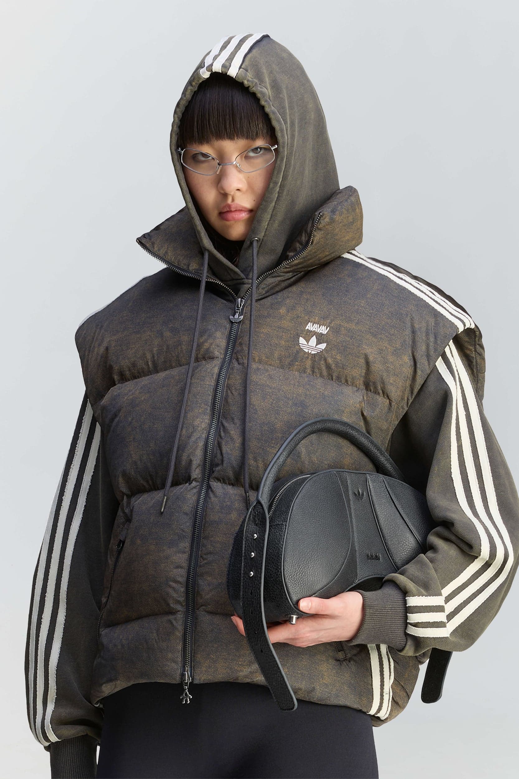 769_d59bbdc828-sculpted_handbag_adidas_originals_by_avavav_season_2-2-mega